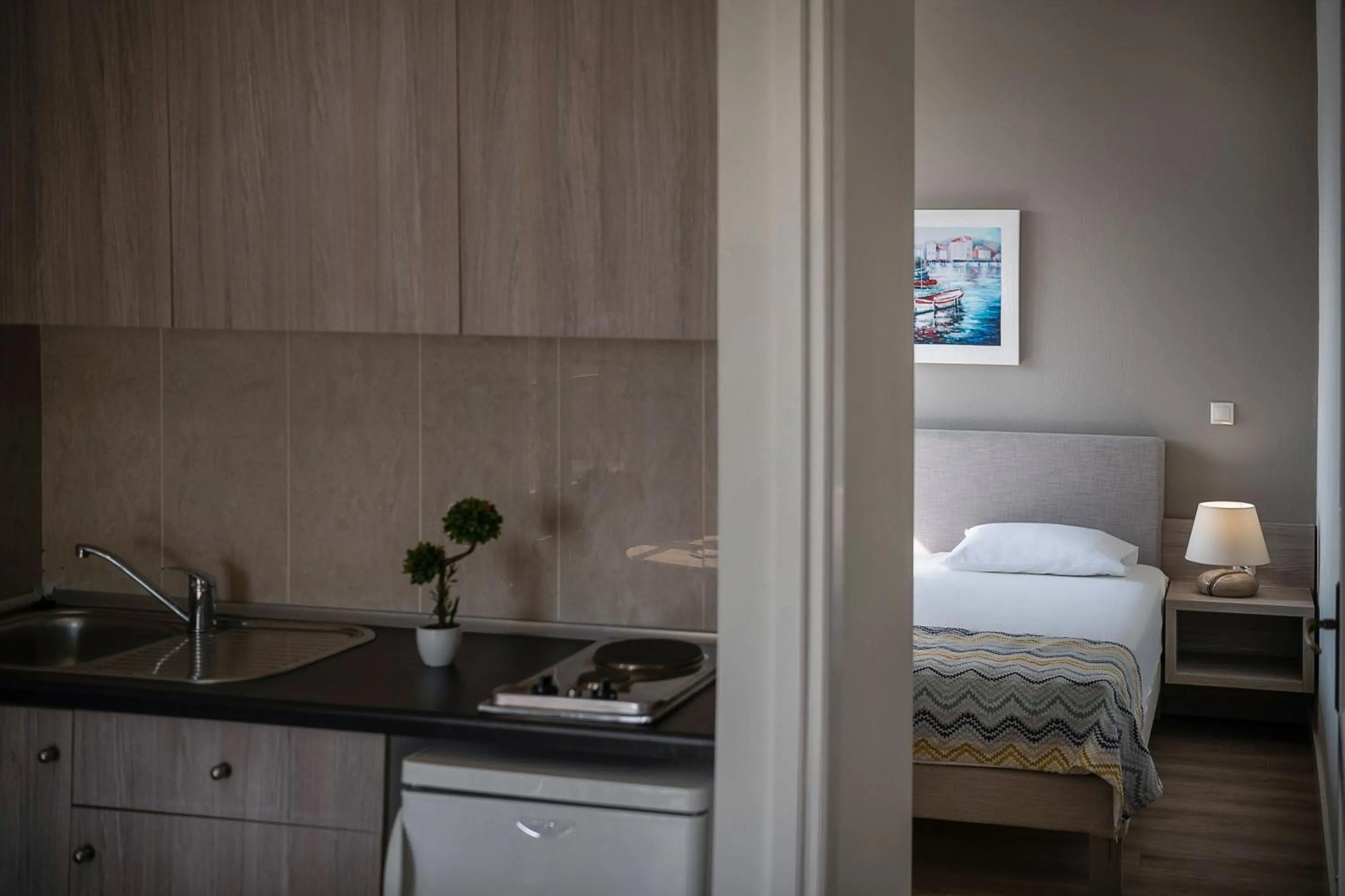 Kitchen or kitchenette, Bed in Alianthos Suites