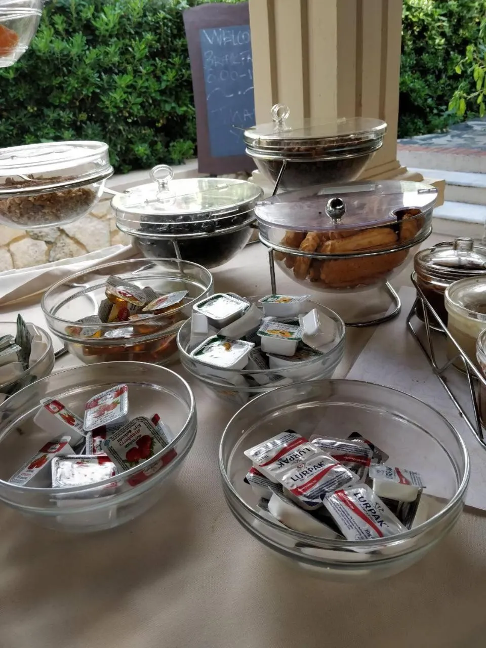 Breakfast in Alianthos Suites