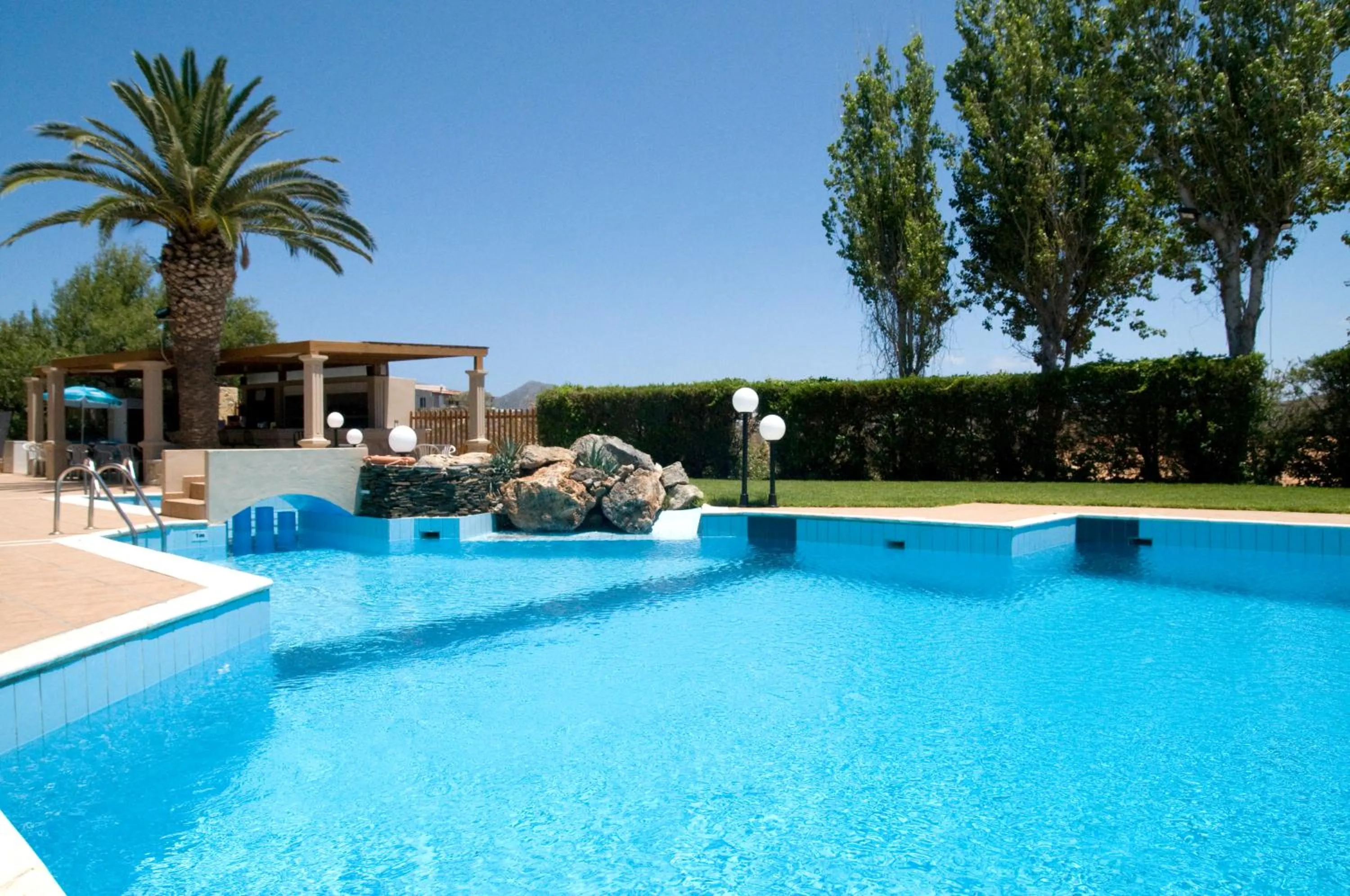 Restaurant/places to eat in Alianthos Suites