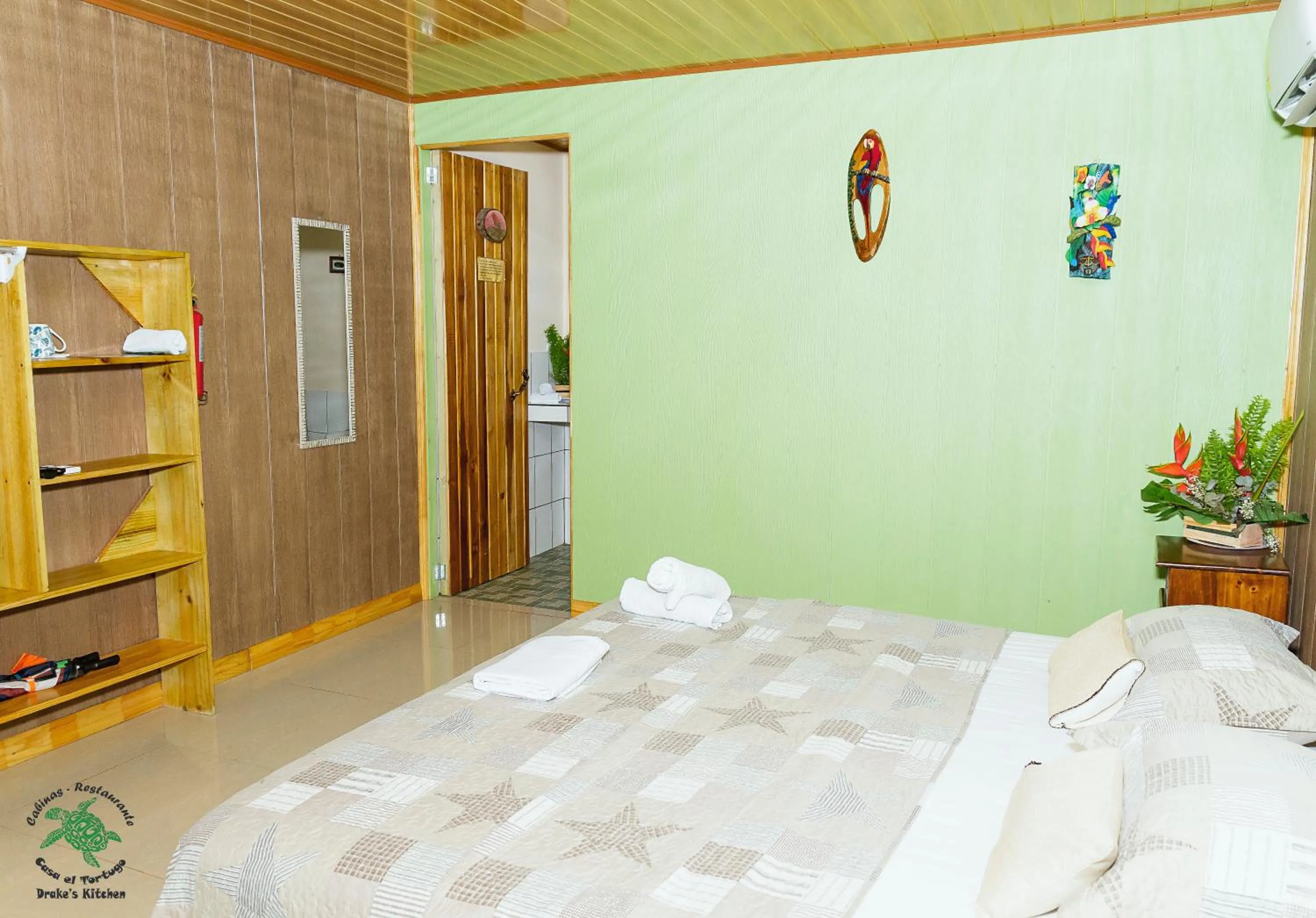 Restaurant/places to eat, Bed in Casa el Tortugo