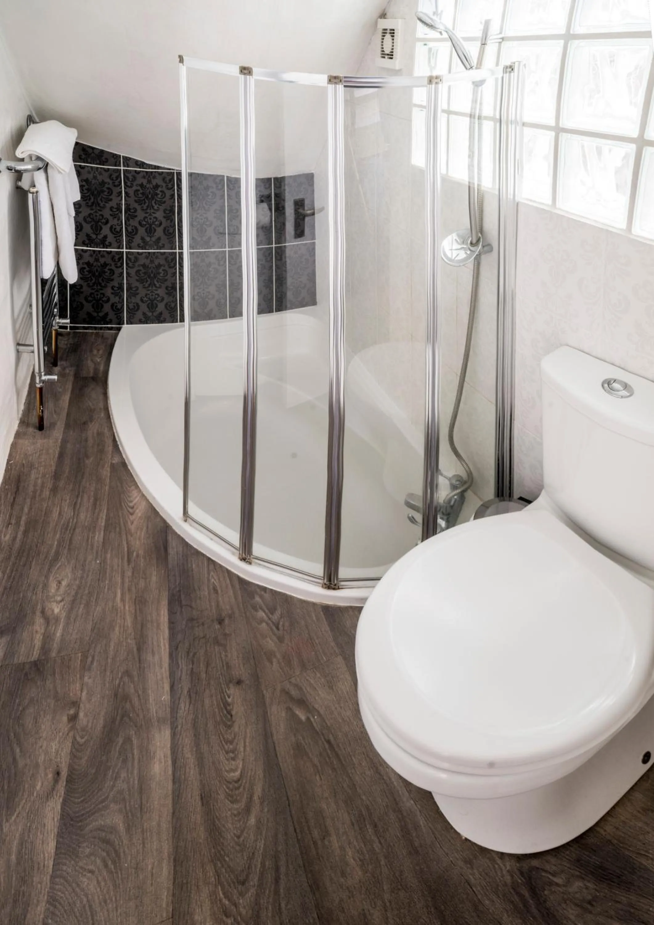 Shower in White Hart Hotel