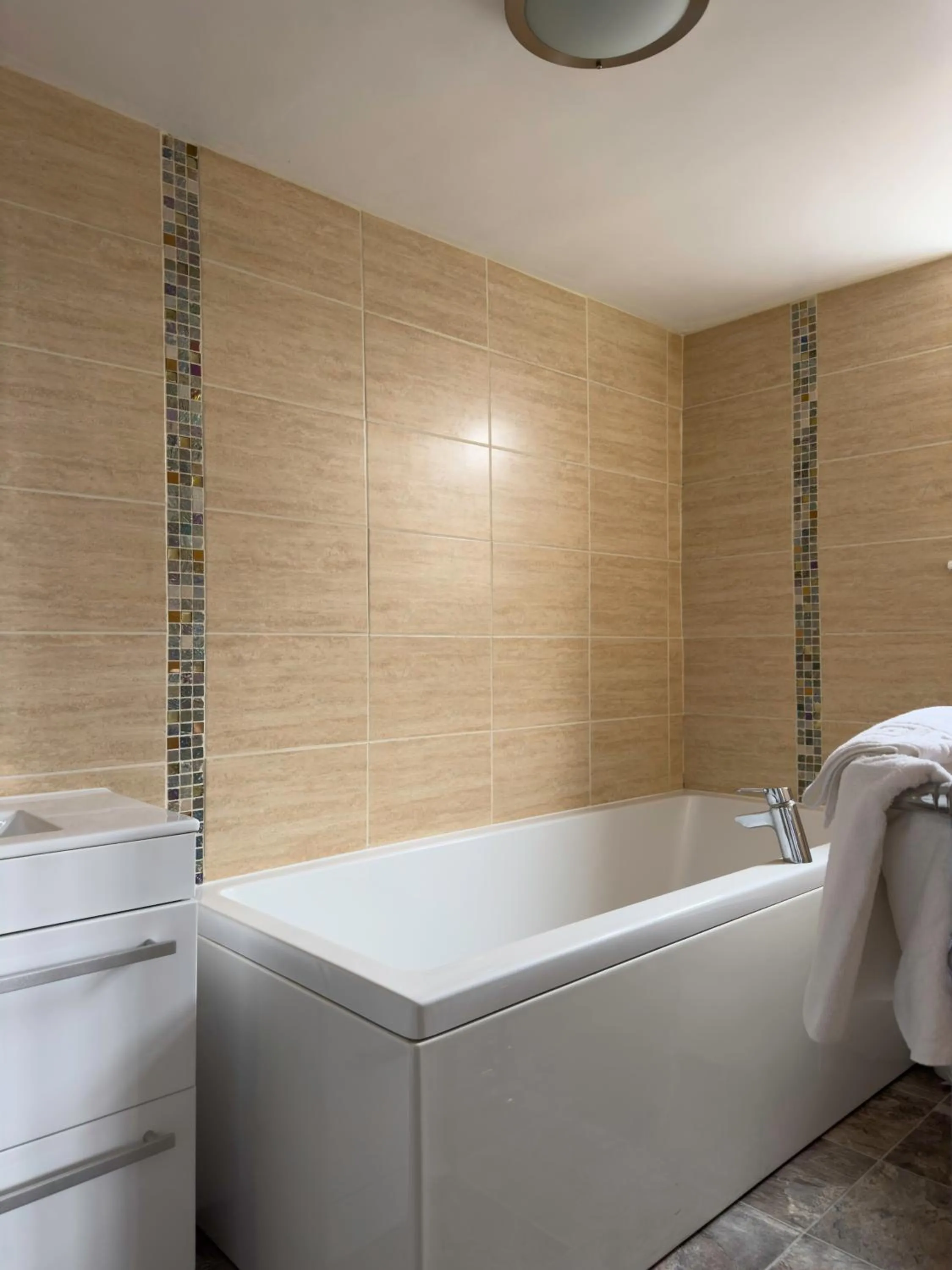 Bathroom in White Hart Hotel