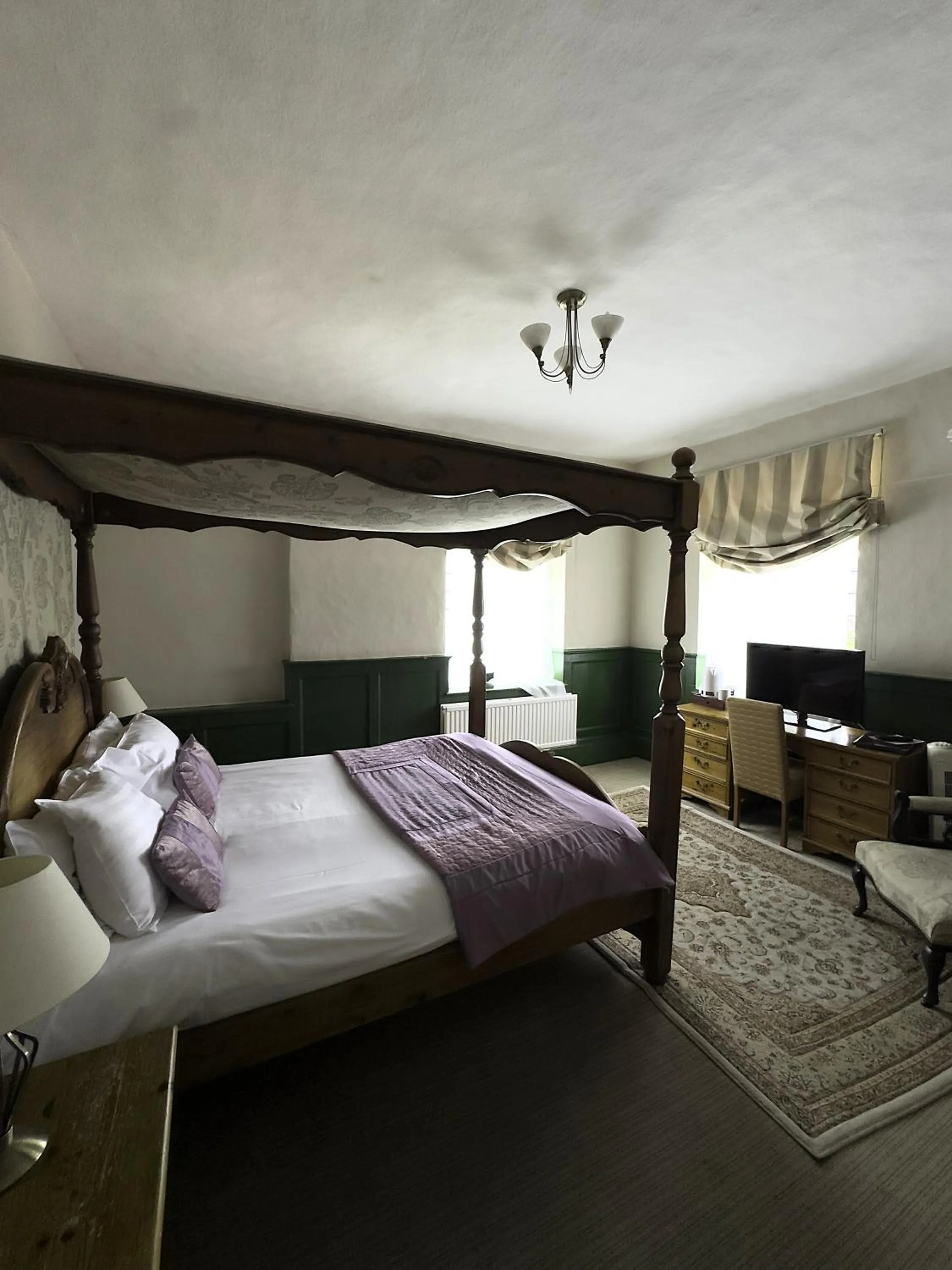 Bedroom, Bed in White Hart Hotel