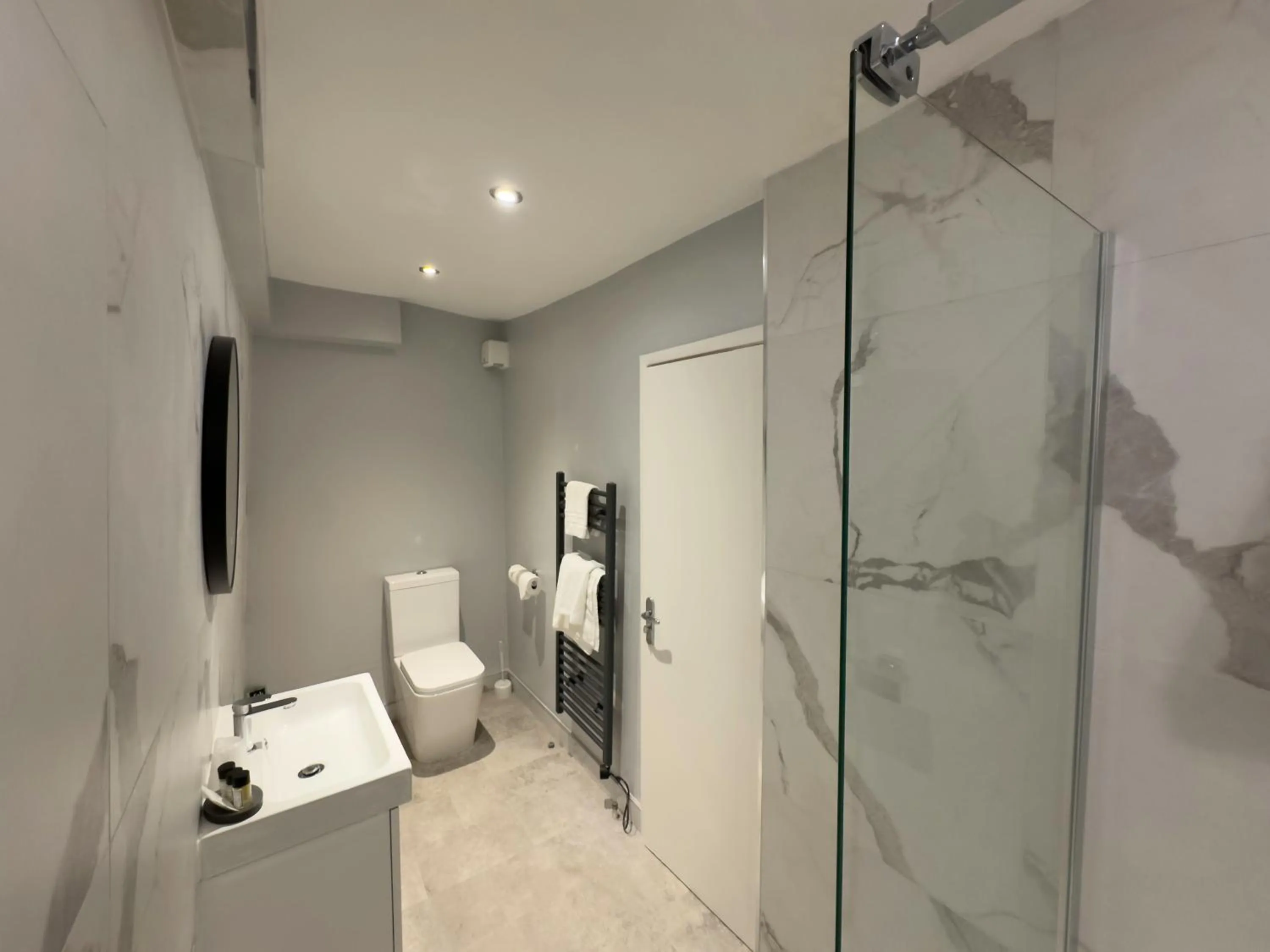 Toilet in White Hart Hotel