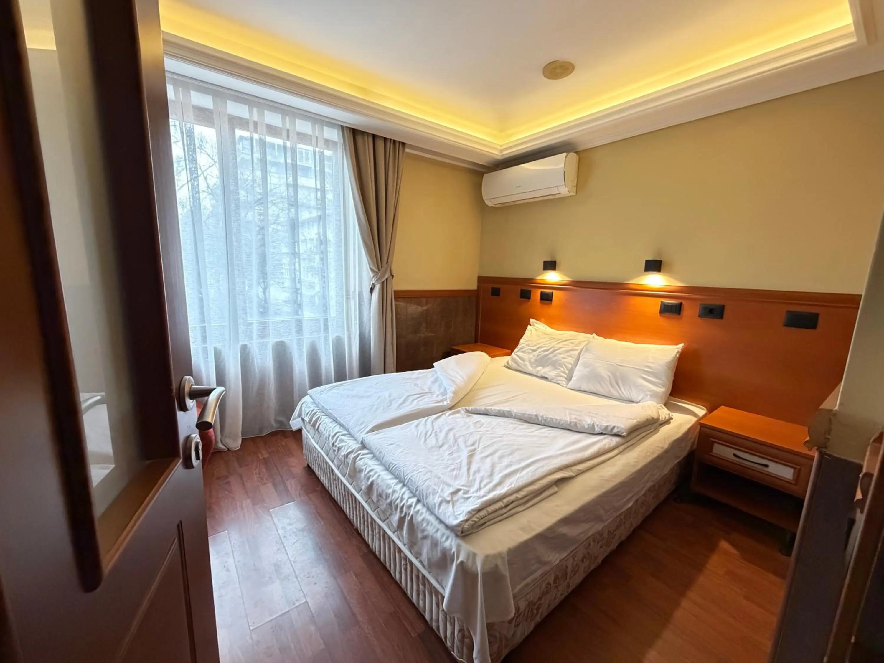 Bed in California Hotel