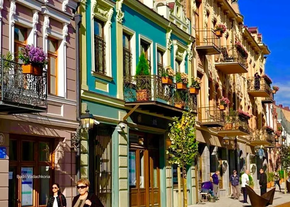 Neighbourhood in Q&B House