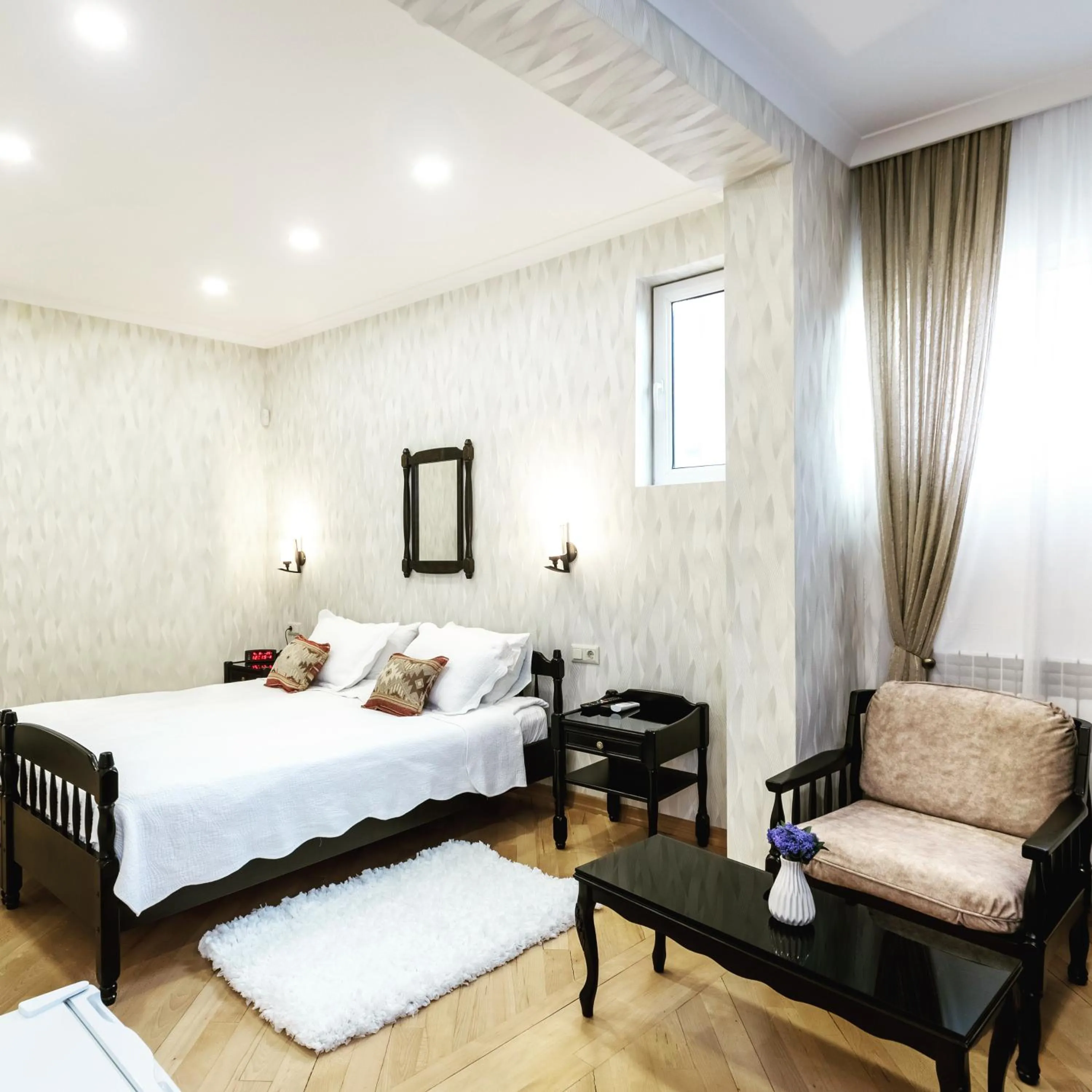 Photo of the whole room, Bed in Q&B House