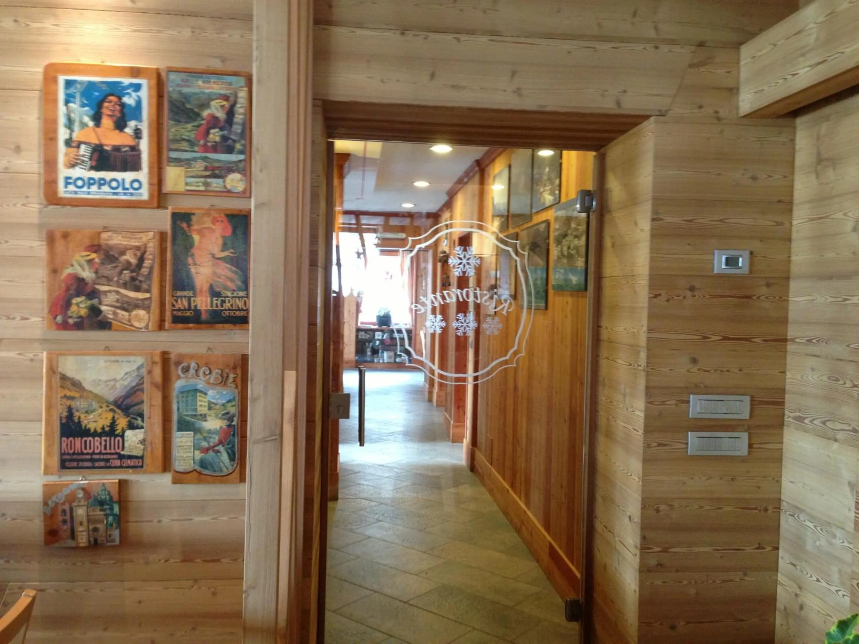 Lounge or bar in Hotel Pedretti