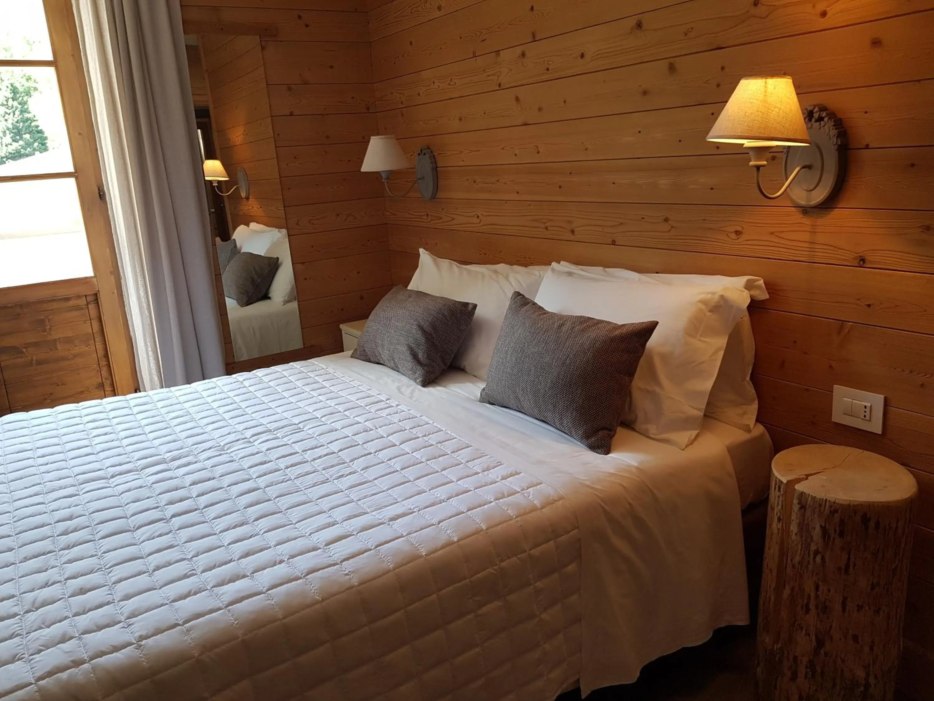 Decorative detail, Bed in Hotel Pedretti