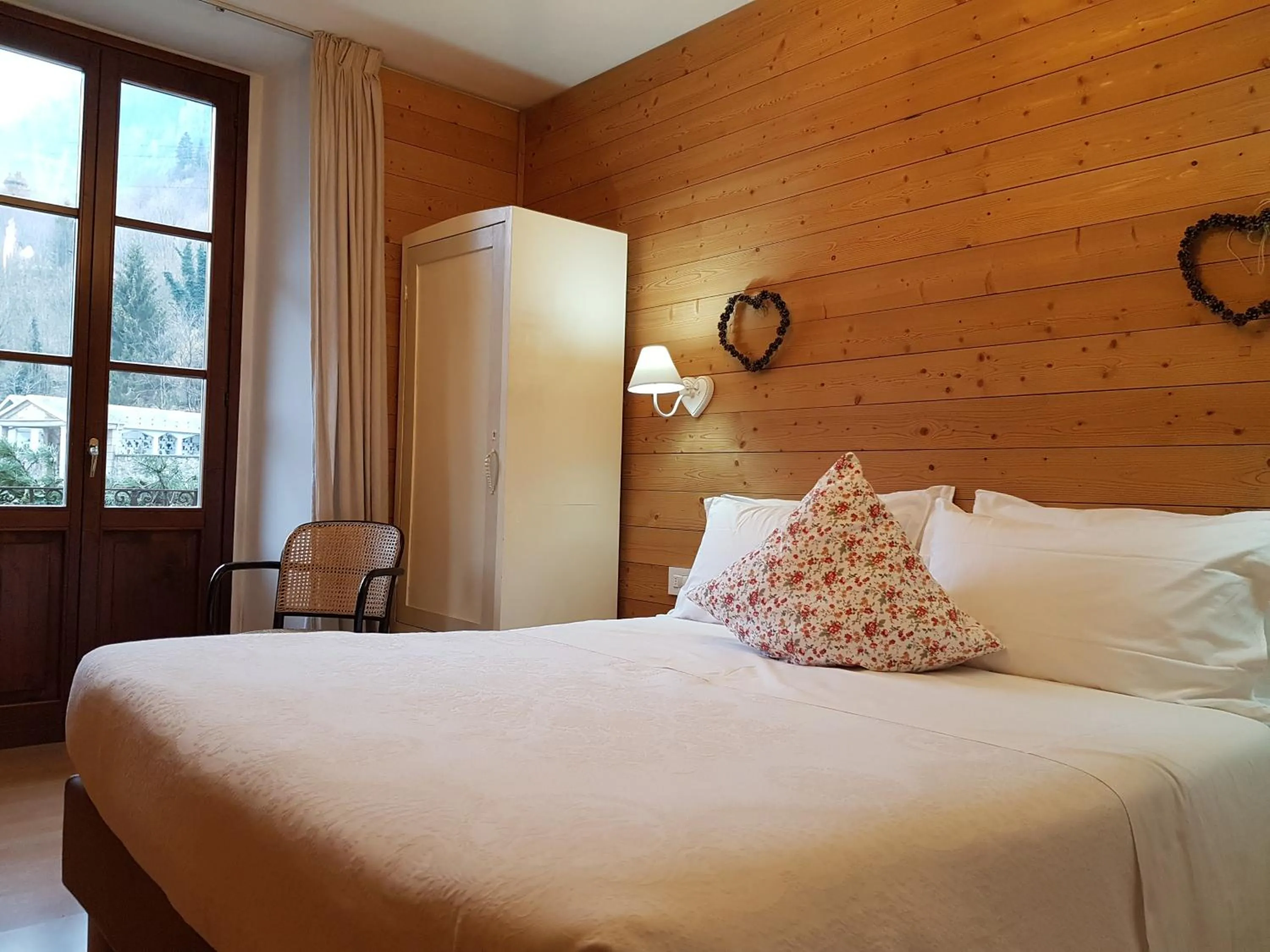 Bed in Hotel Pedretti