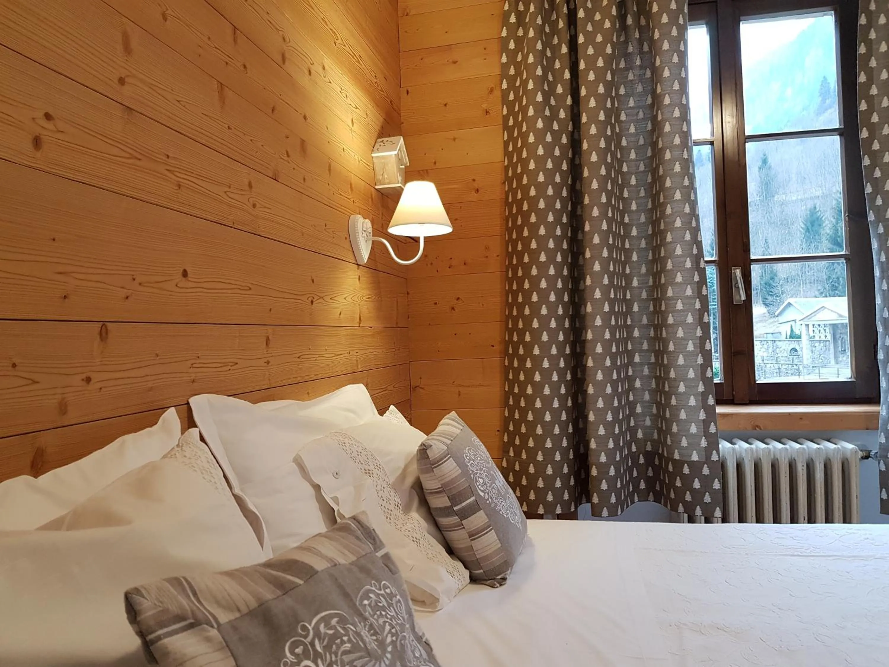 Mountain view, Bed in Hotel Pedretti