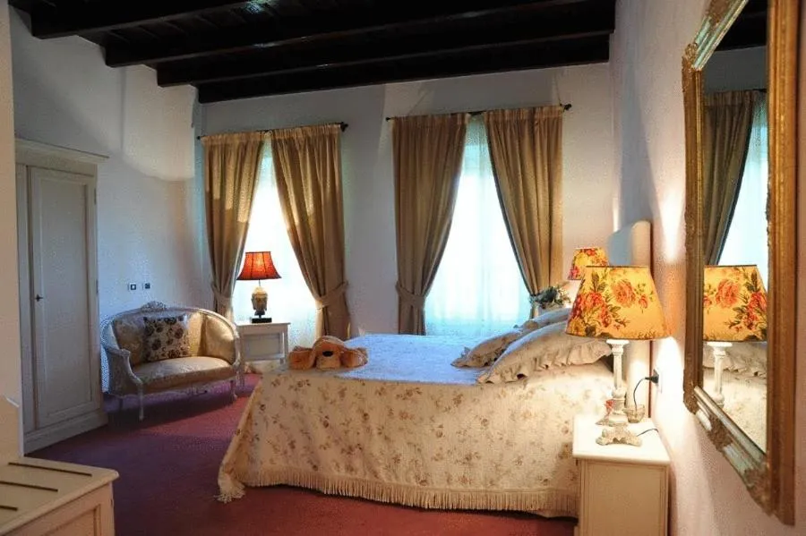 Photo of the whole room, Bed in Villa Baroni