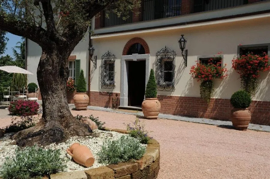 Property building in Villa Baroni