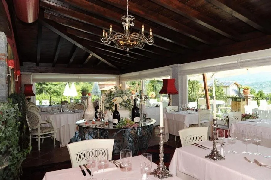 Restaurant/places to eat in Villa Baroni