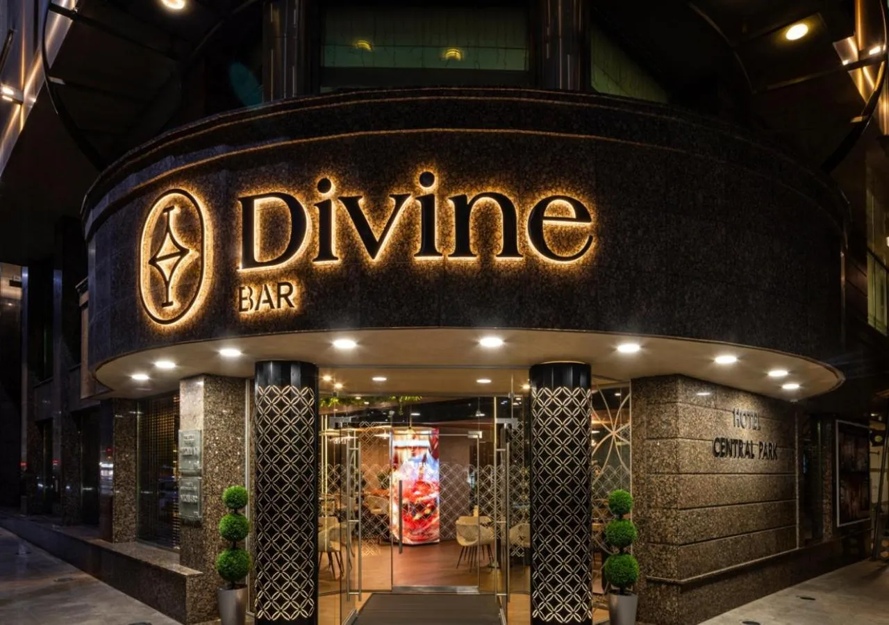 Facade/entrance in Rosslyn Central Park Hotel Sofia