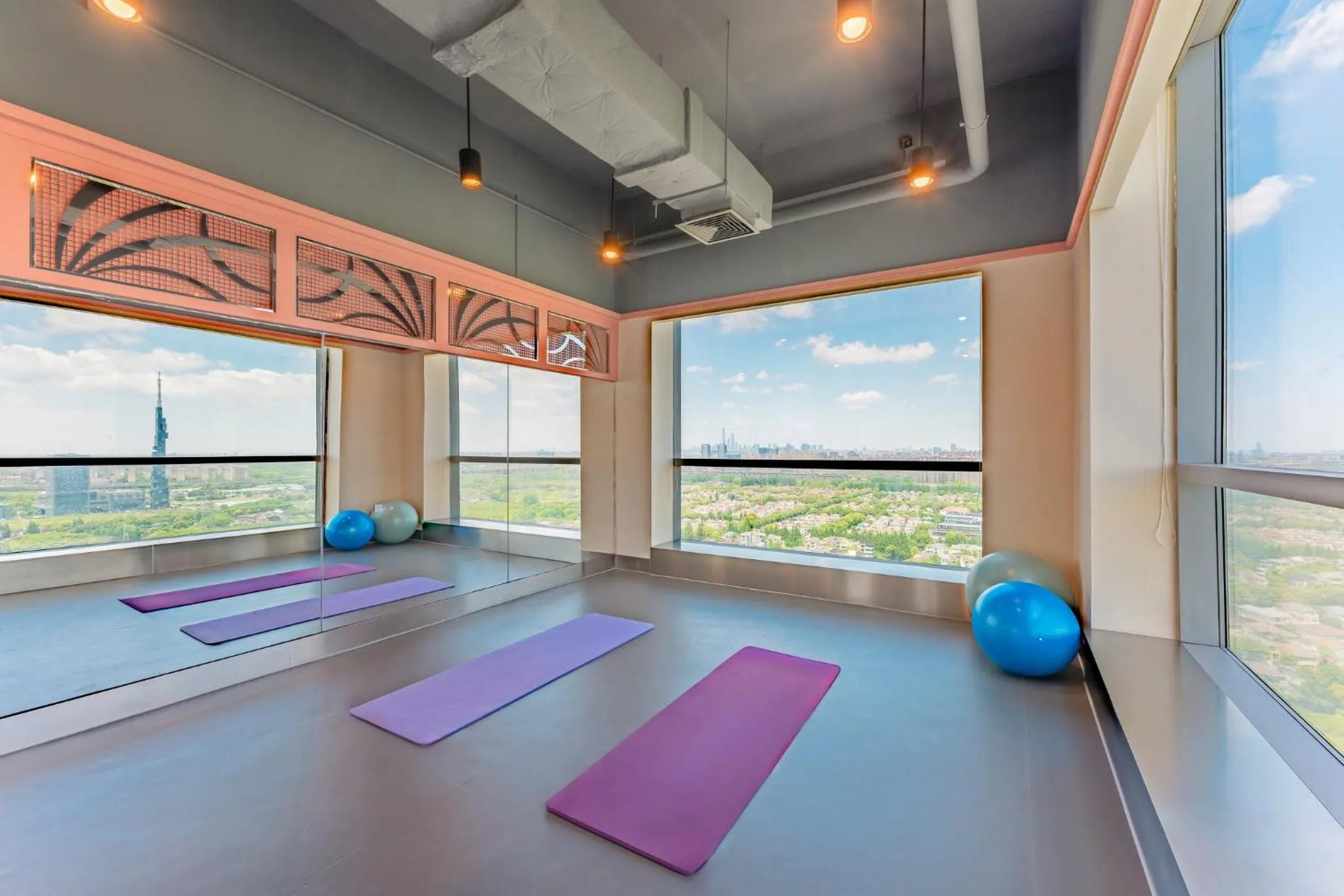 Spa and wellness centre/facilities in Holiday Inn Shanghai Pudong Kangqiao by IHG - Free shuttle bus to Disney land, Ins Swimming Pool