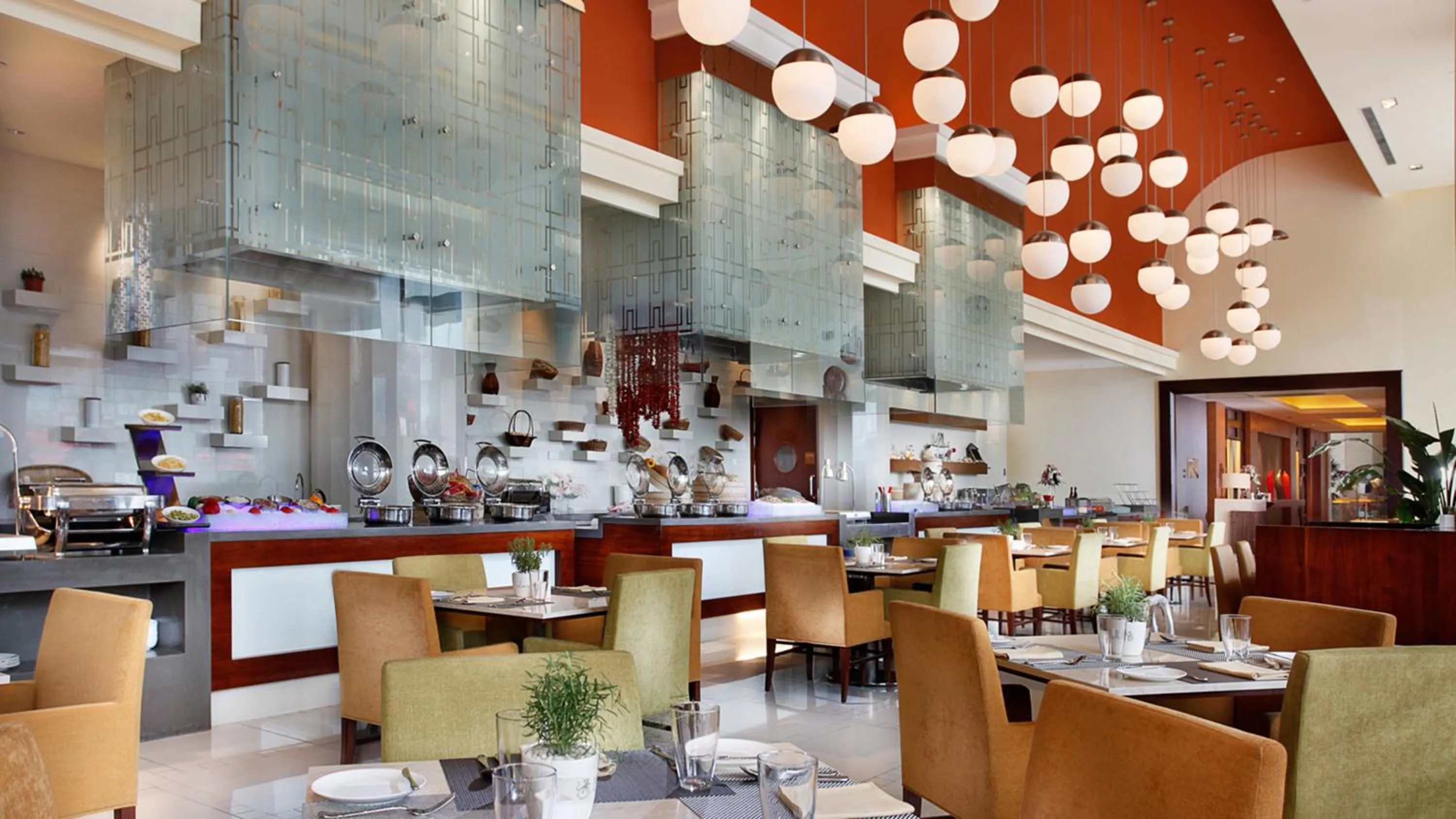 Restaurant/places to eat in Holiday Inn Shanghai Pudong Kangqiao by IHG - Free shuttle bus to Disney land, Ins Swimming Pool