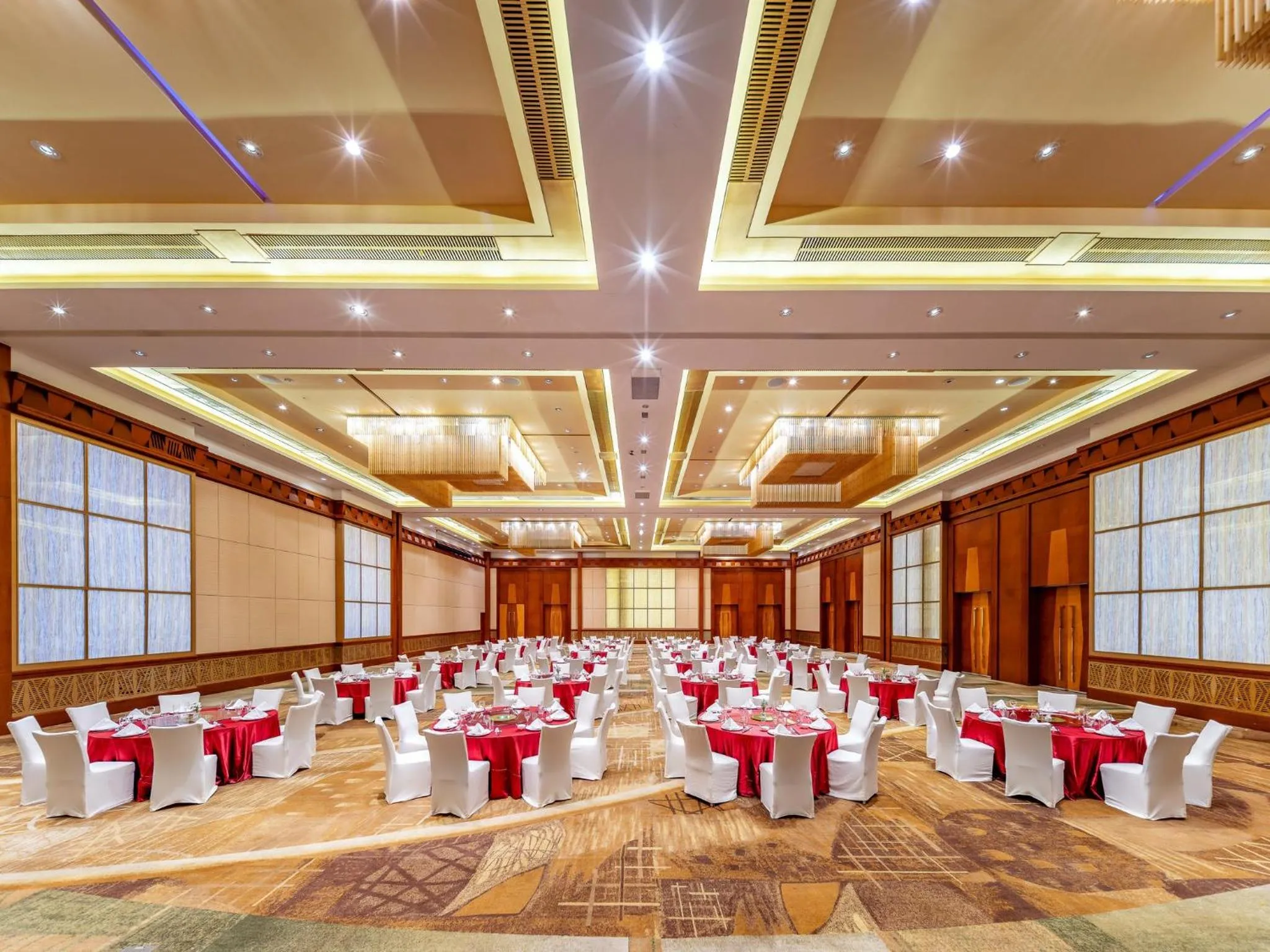 Banquet/Function facilities in Holiday Inn Shanghai Pudong Kangqiao by IHG - Free shuttle bus to Disney land, Ins Swimming Pool