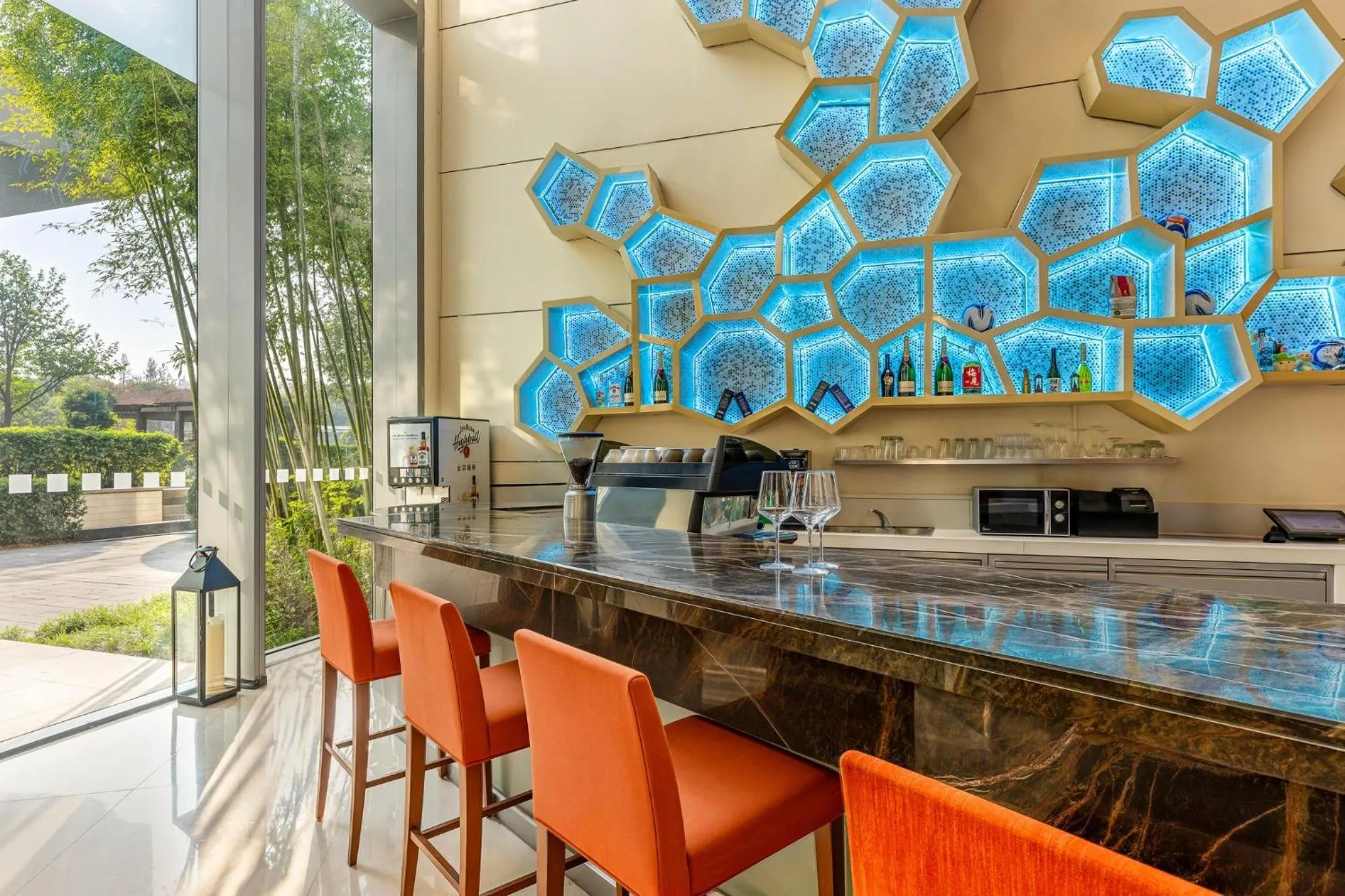 Lounge or bar in Holiday Inn Shanghai Pudong Kangqiao by IHG