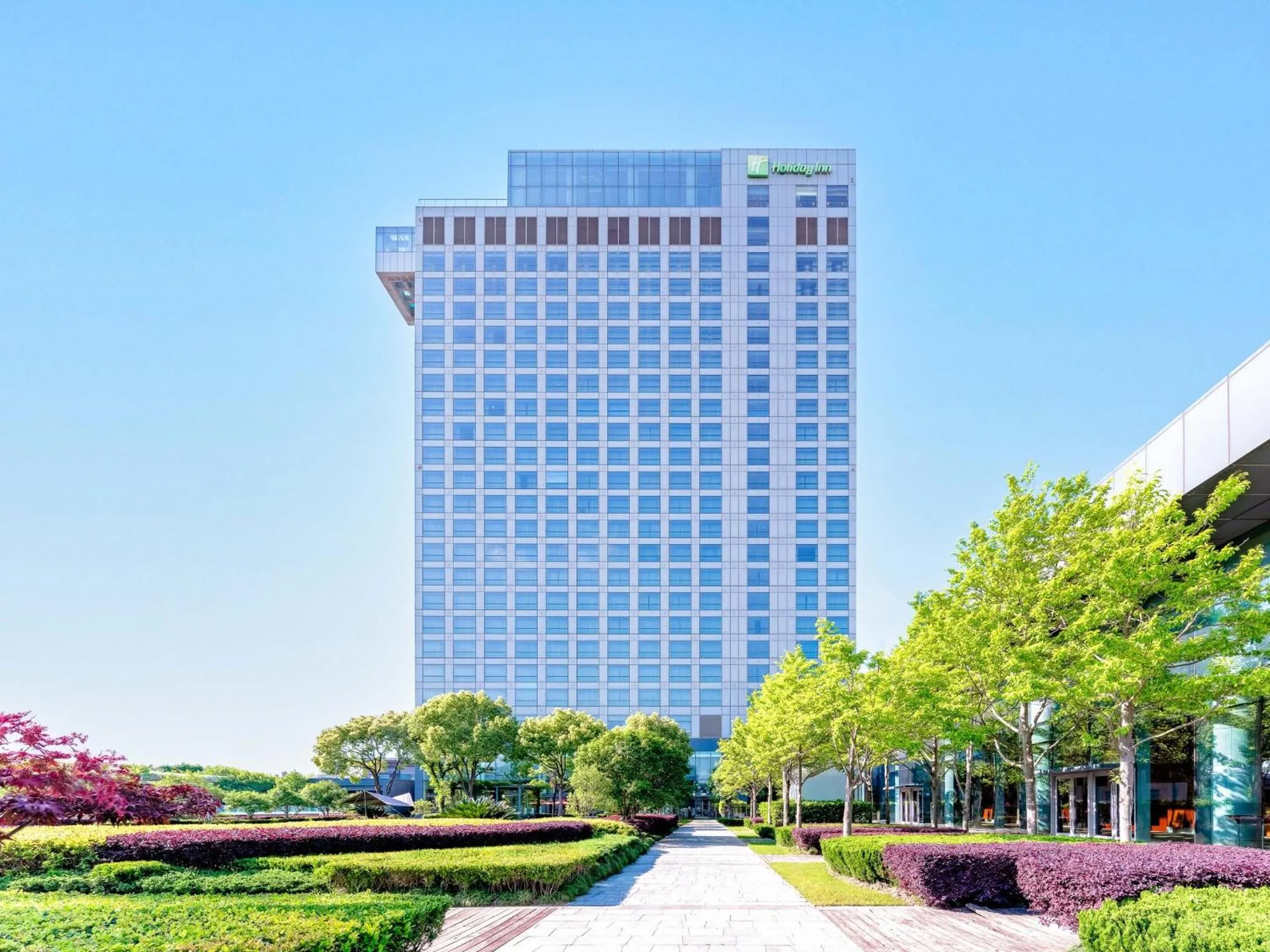 Property building in Holiday Inn Shanghai Pudong Kangqiao by IHG - Free shuttle bus to Disney land, Ins Swimming Pool
