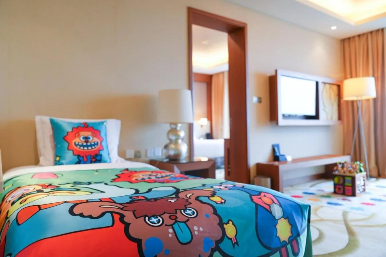 Bed in Holiday Inn Shanghai Pudong Kangqiao by IHG - Free shuttle bus to Disney land, Ins Swimming Pool