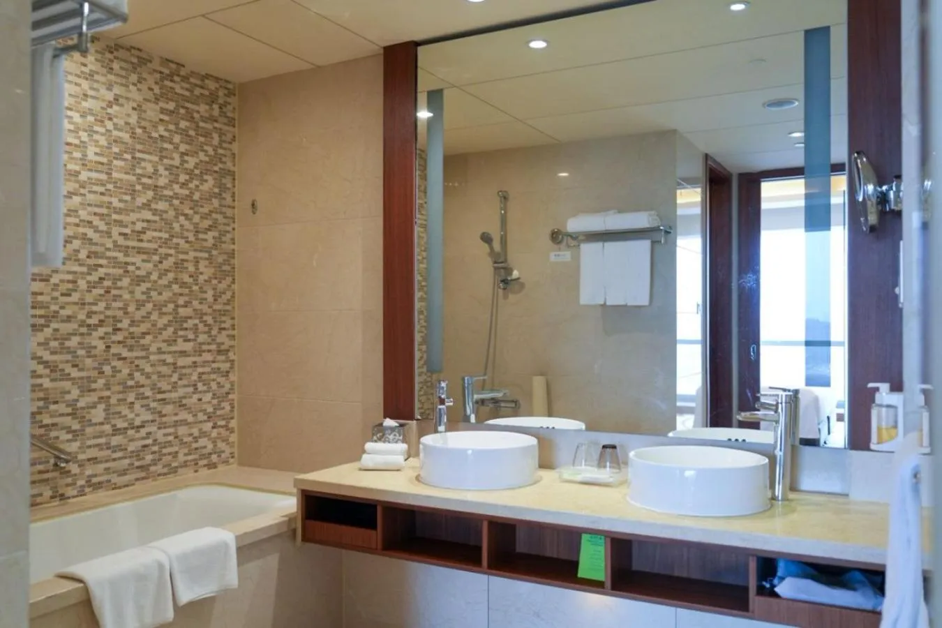 Shower in Holiday Inn Shanghai Pudong Kangqiao by IHG - Free shuttle bus to Disney land, Ins Swimming Pool
