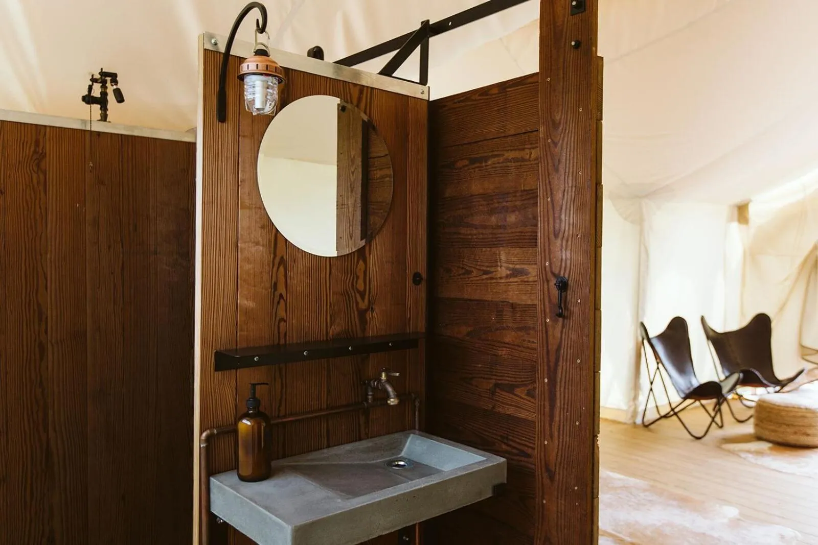Bathroom in Under Canvas Mount Rushmore