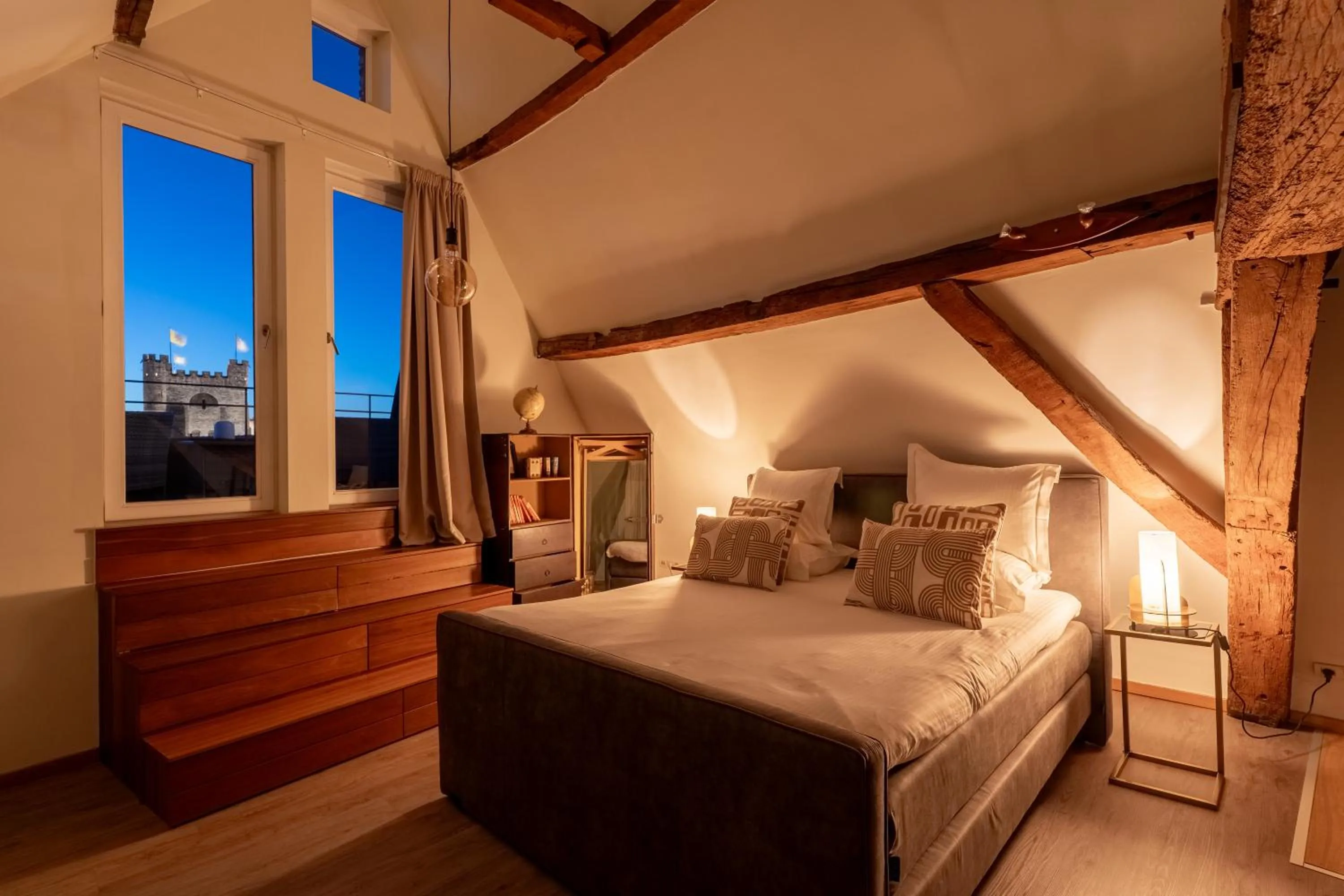 Bed in Rooms With A View