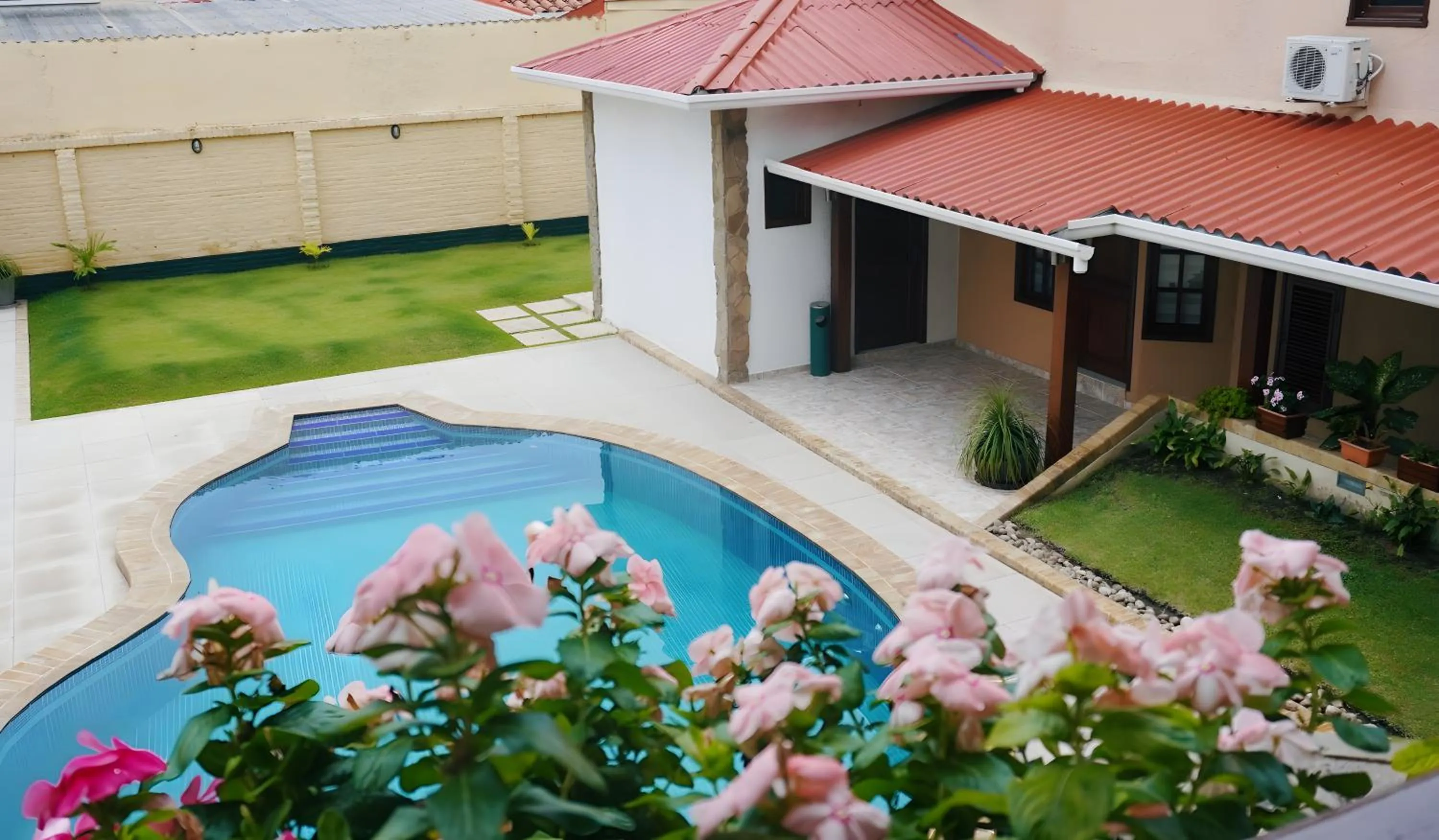 Pool view in Hotel By Armonía Santa Cruz
