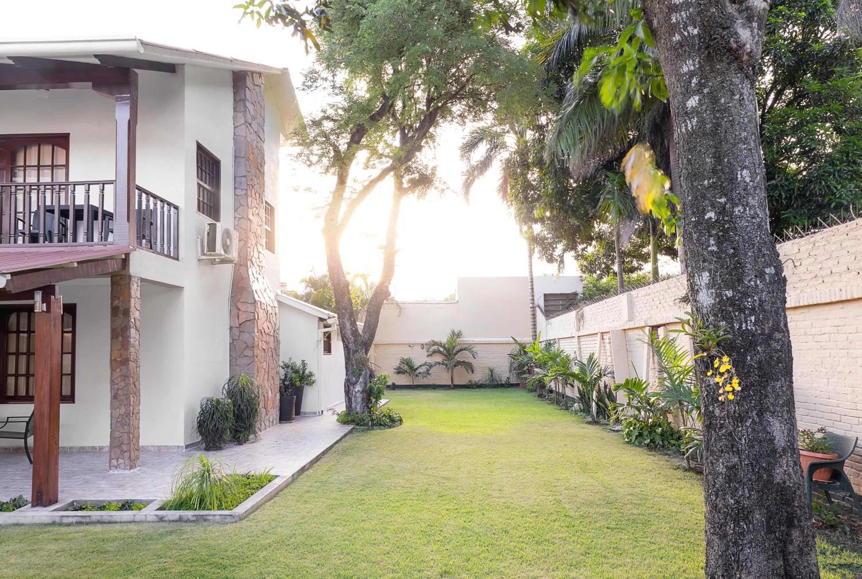 Patio in Hotel By Armonía Santa Cruz