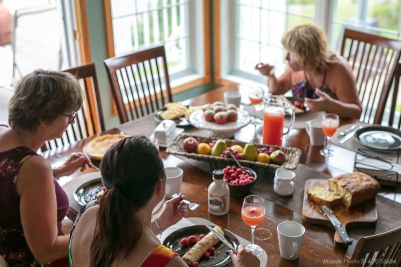 Breakfast in La Maison Bleue du Lac Wallace