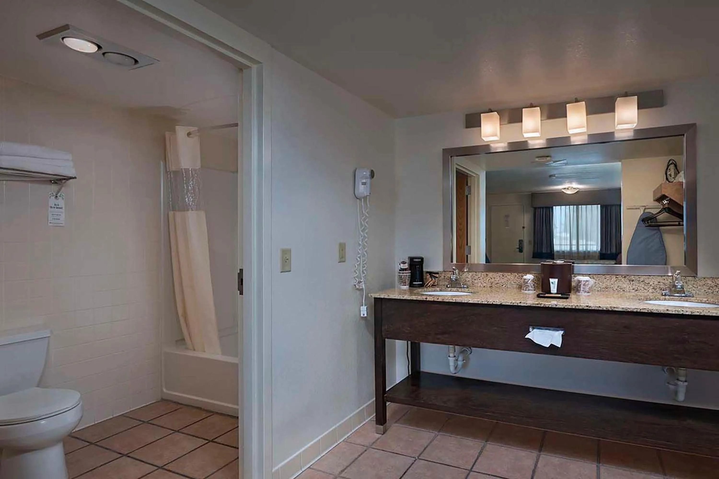 Bathroom in Stevens Inn a Howard Johnson by Wyndham