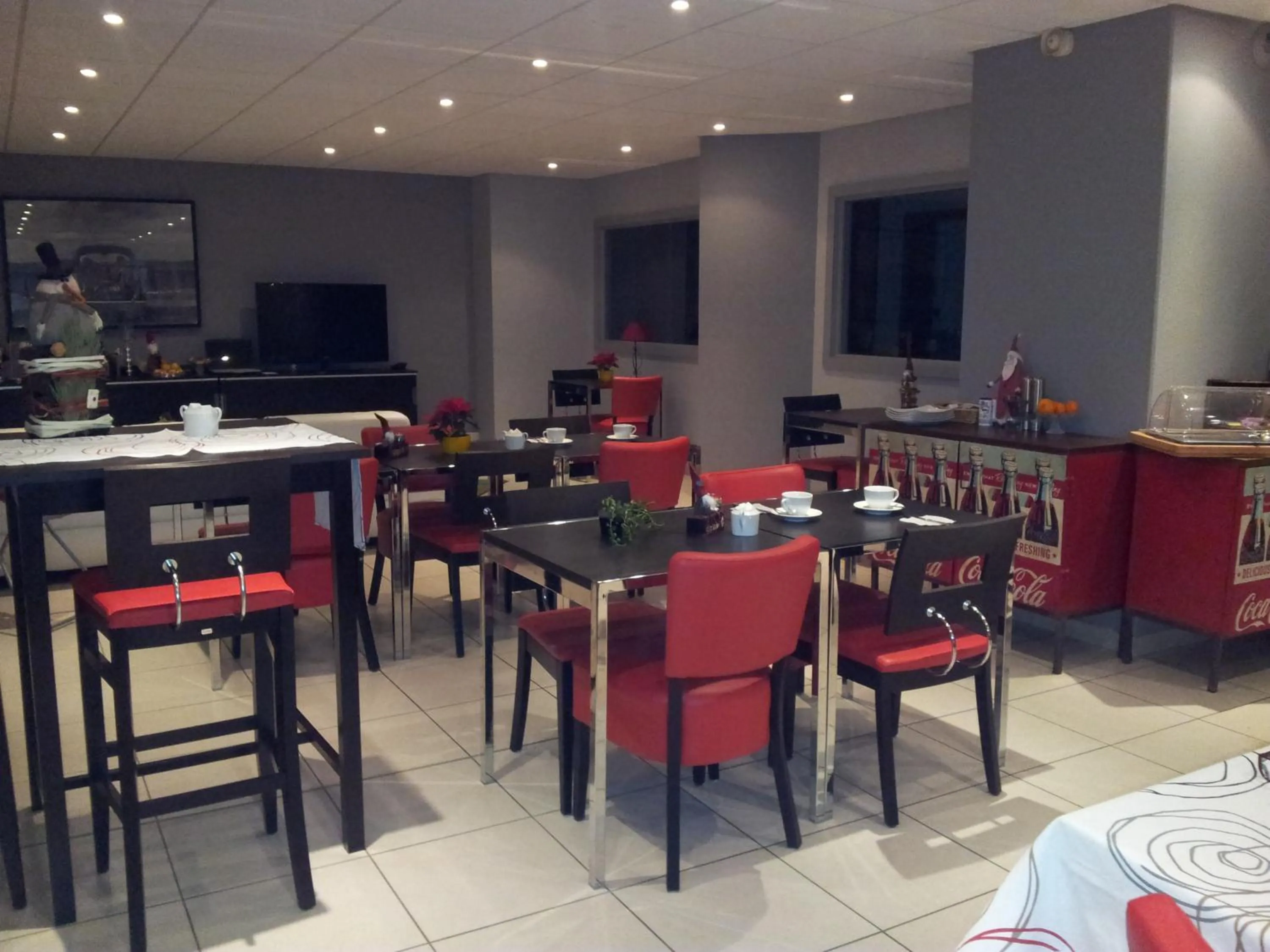 Restaurant/places to eat in Hôtel Des Bois