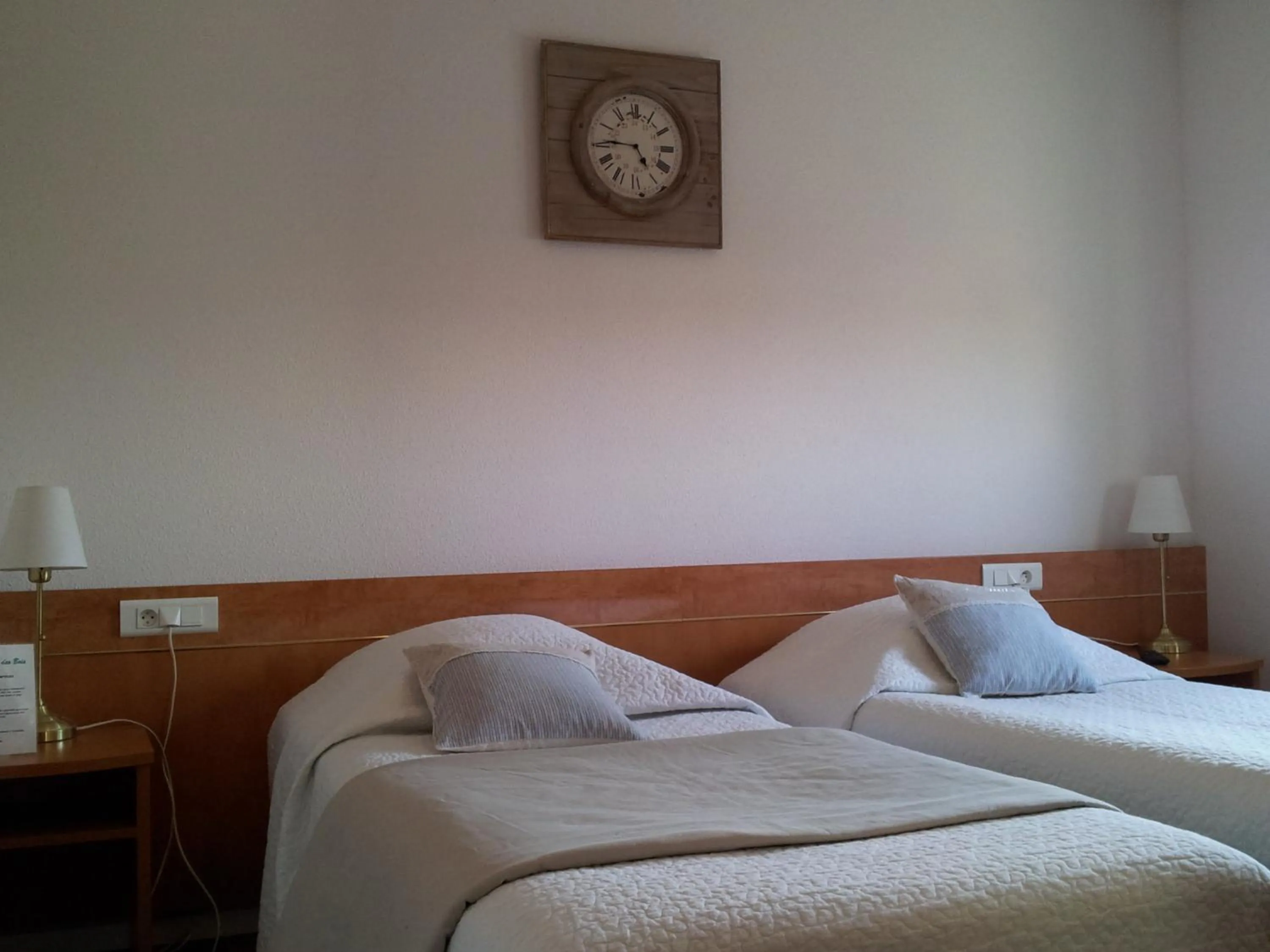 Photo of the whole room, Bed in Hôtel Des Bois