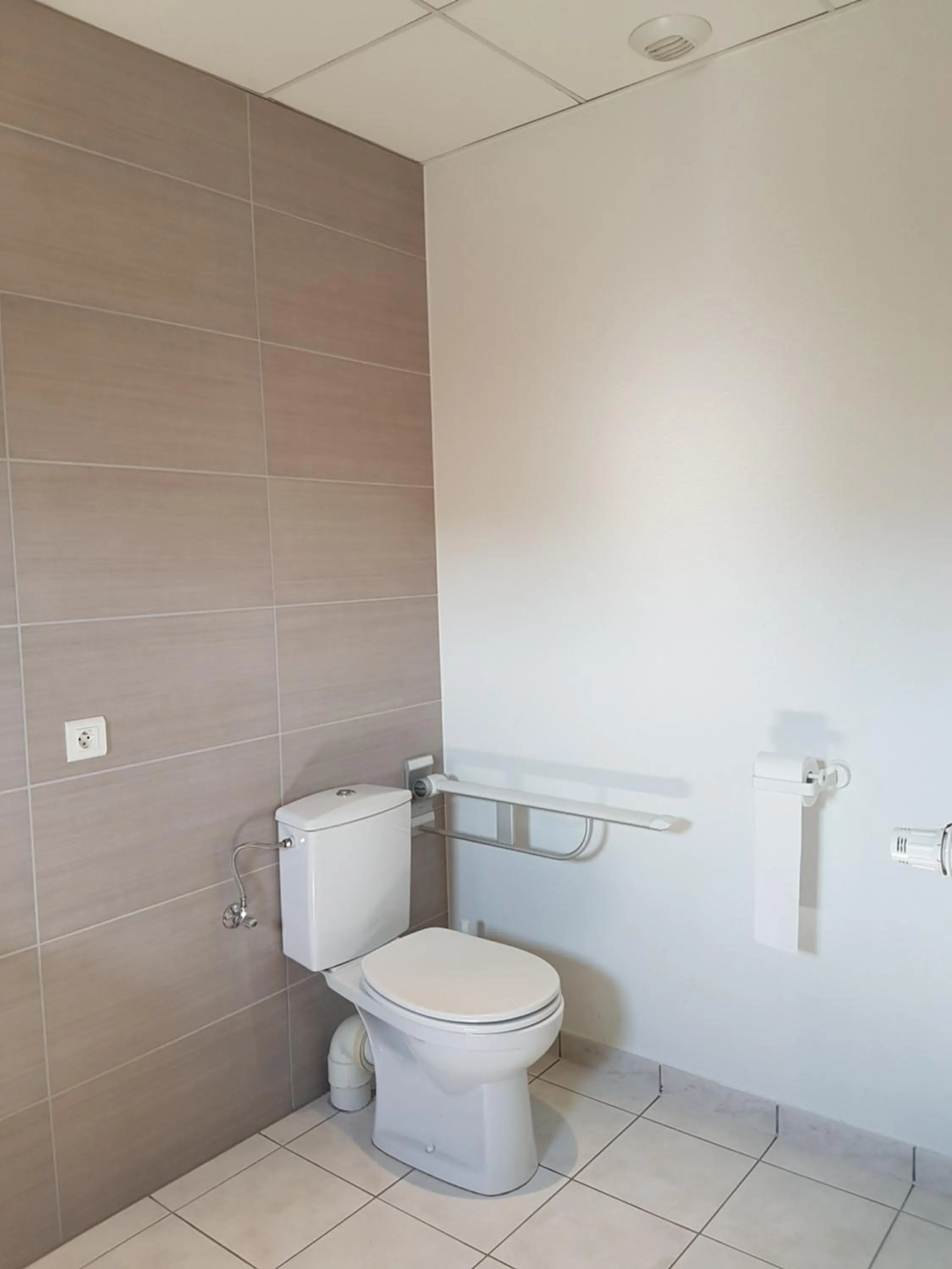 Toilet in Hôtel Des Bois