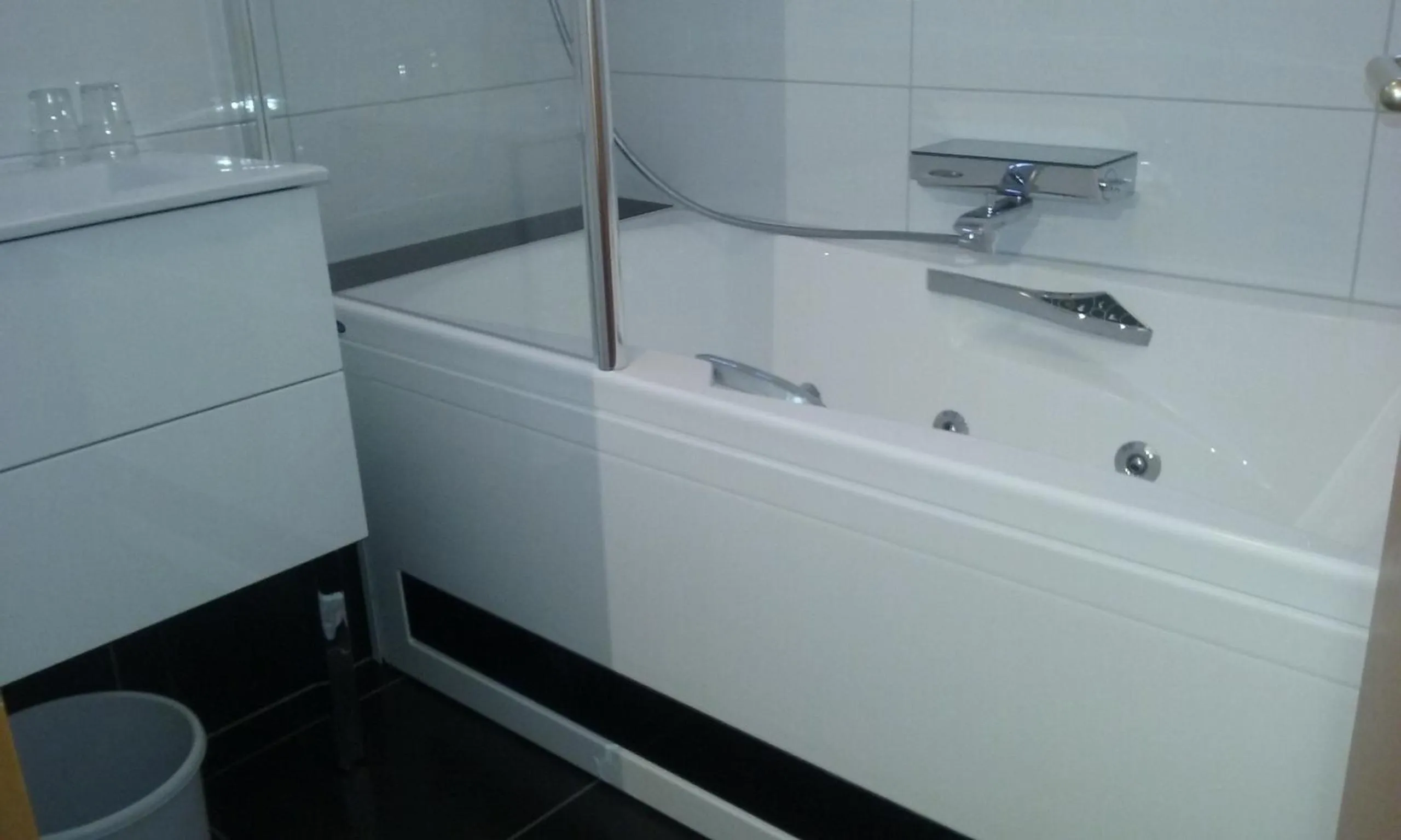 Hot Tub in Hôtel Des Bois