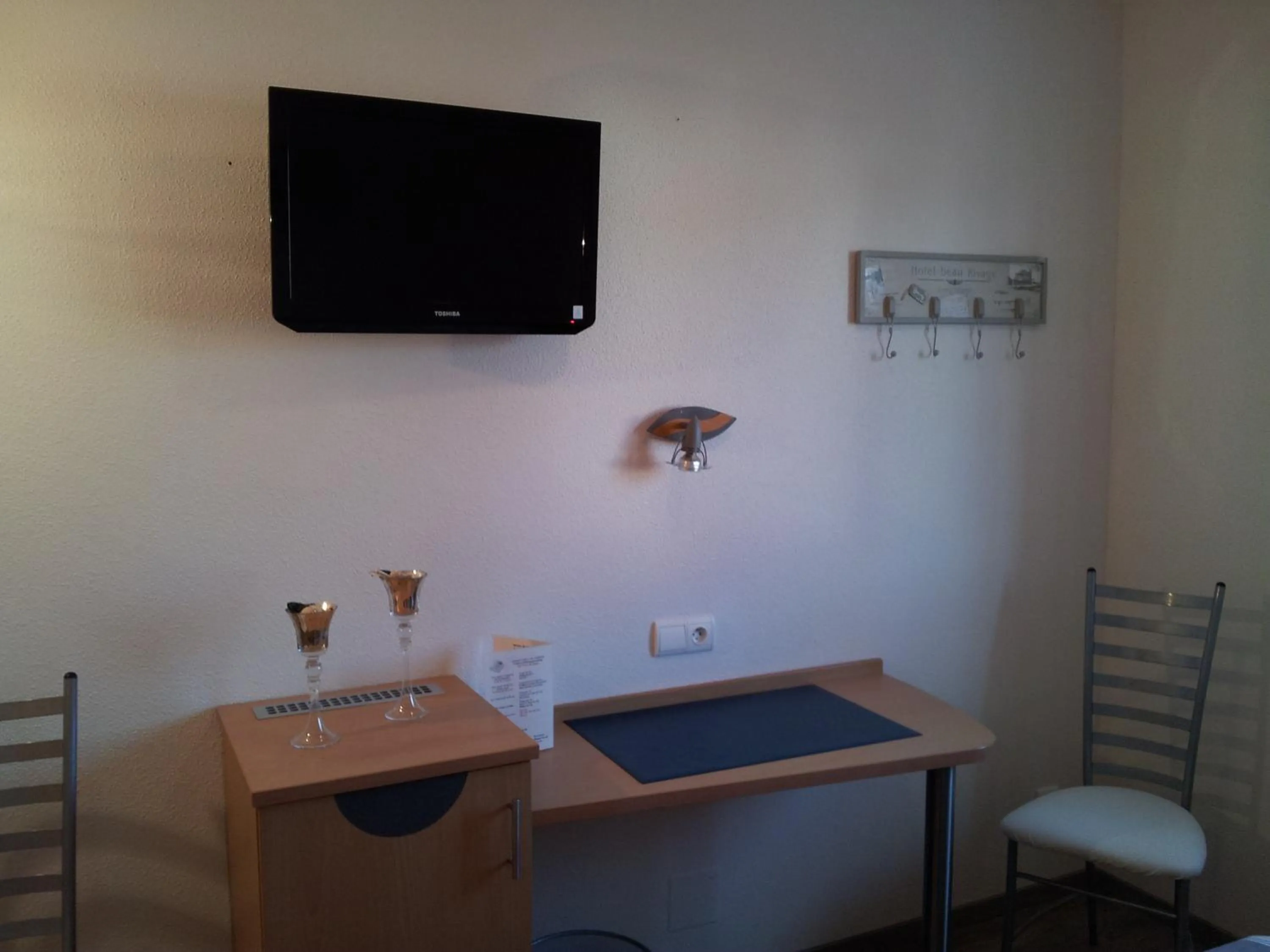 TV and multimedia in Hôtel Des Bois