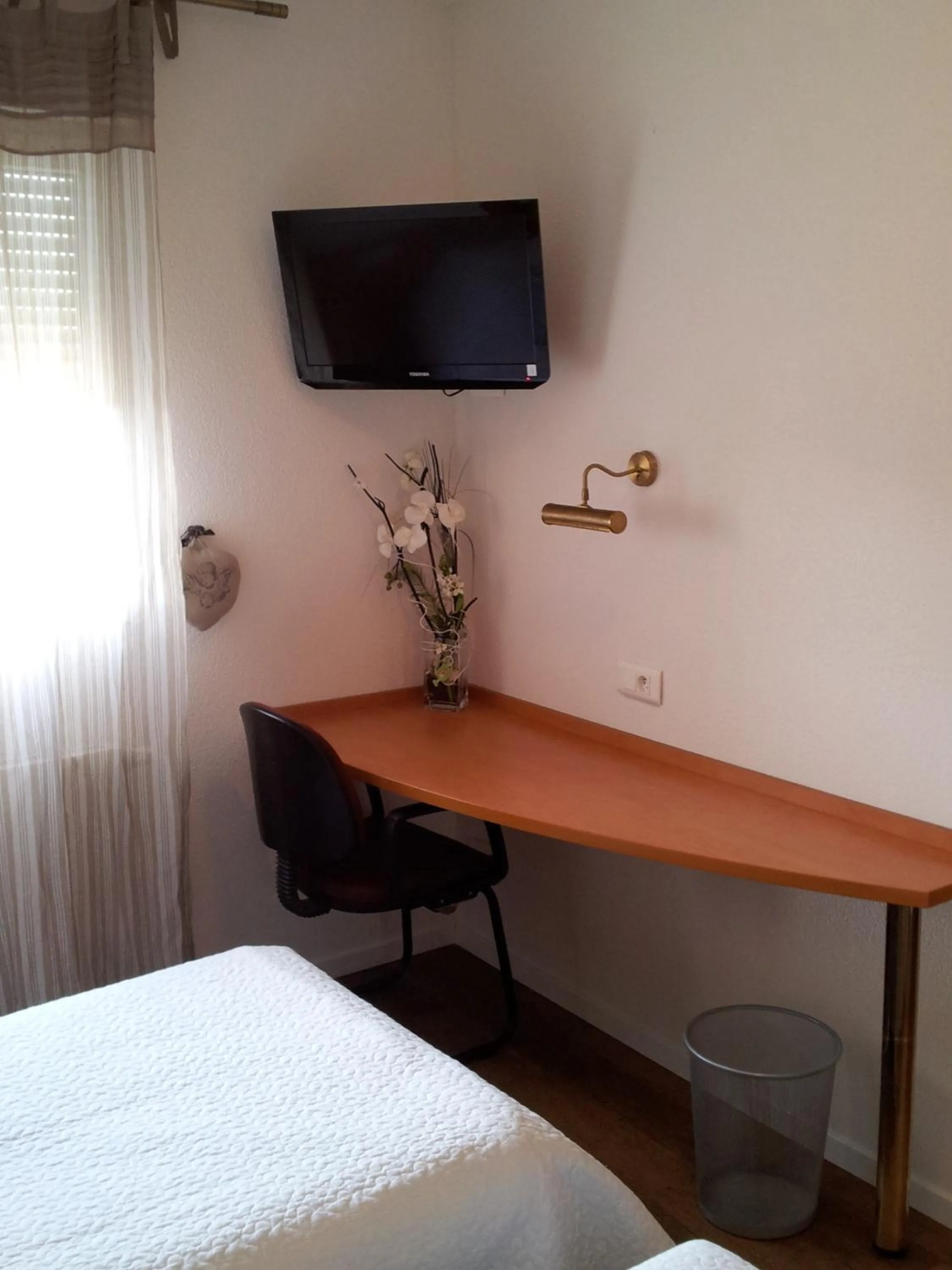 TV and multimedia, Bed in Hôtel Des Bois