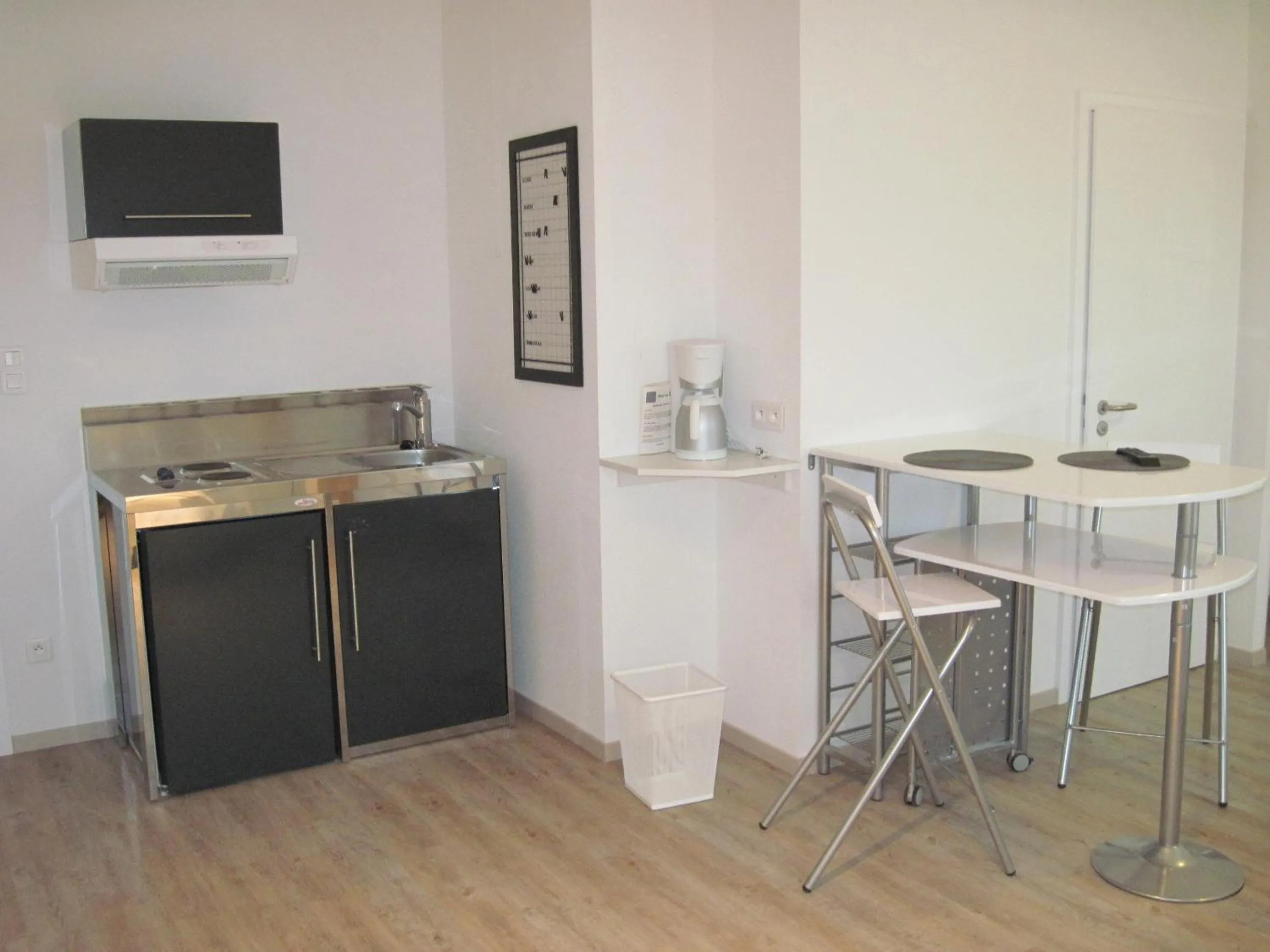 Photo of the whole room in Hôtel Des Bois