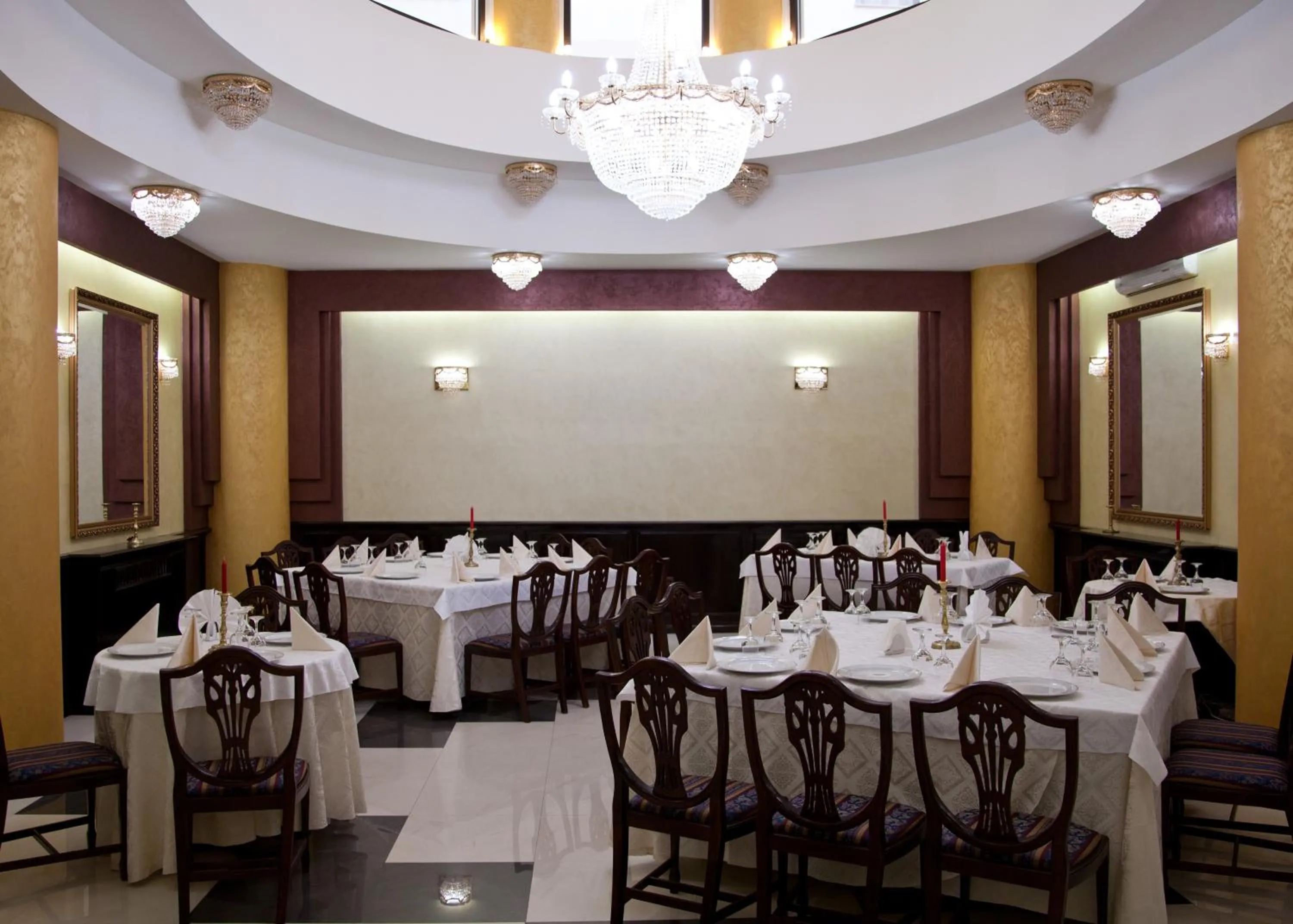 Restaurant/places to eat in Hotel Majestic City Center