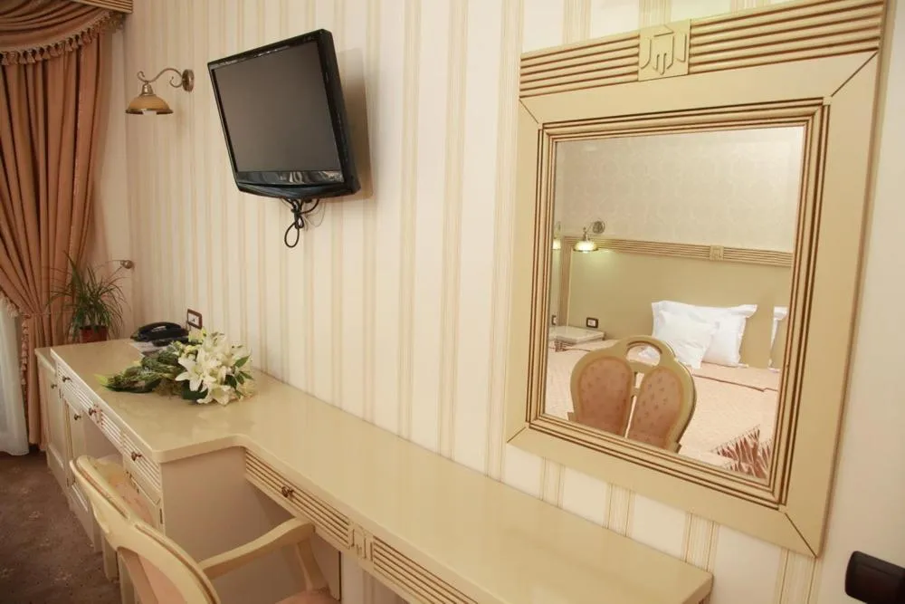 Decorative detail, Bed in Hotel Majestic City Center