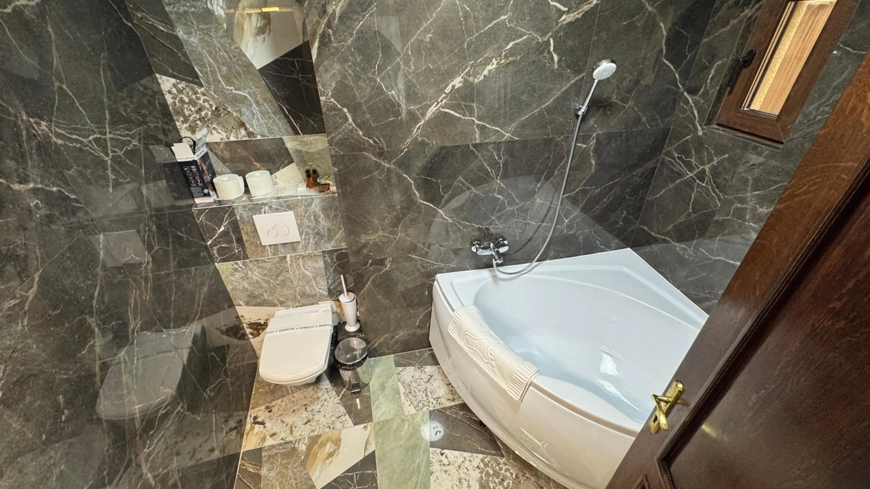 Bathroom in Hotel Majestic City Center