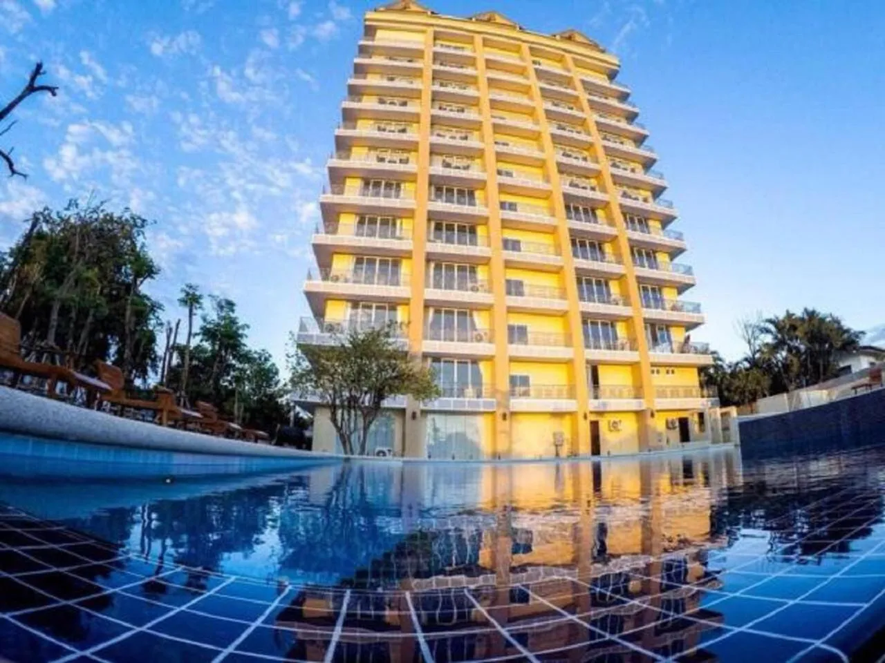 Facade/entrance in Continental Plaza Vientiane