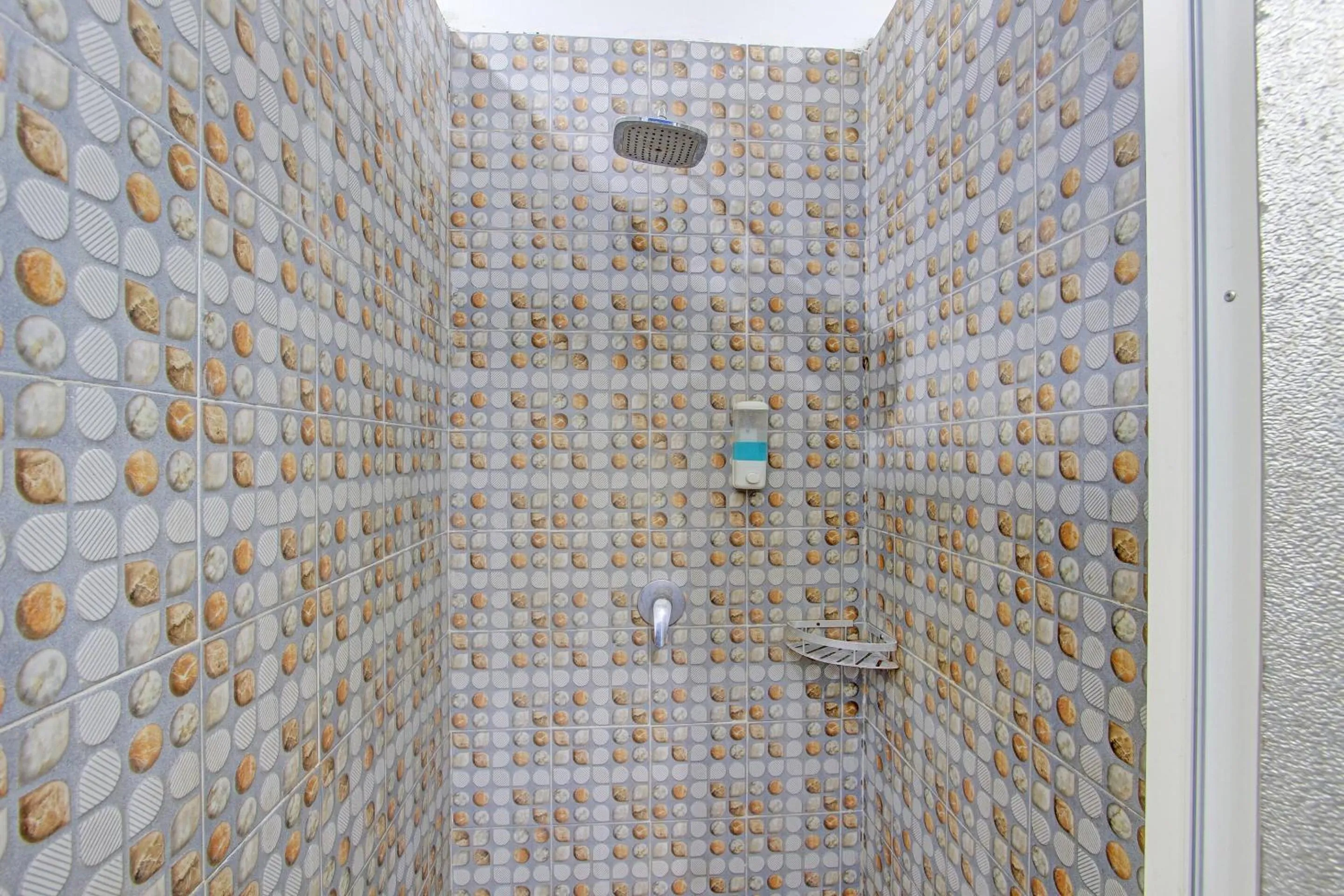 Bathroom in OYO 91952 Oase Hostel