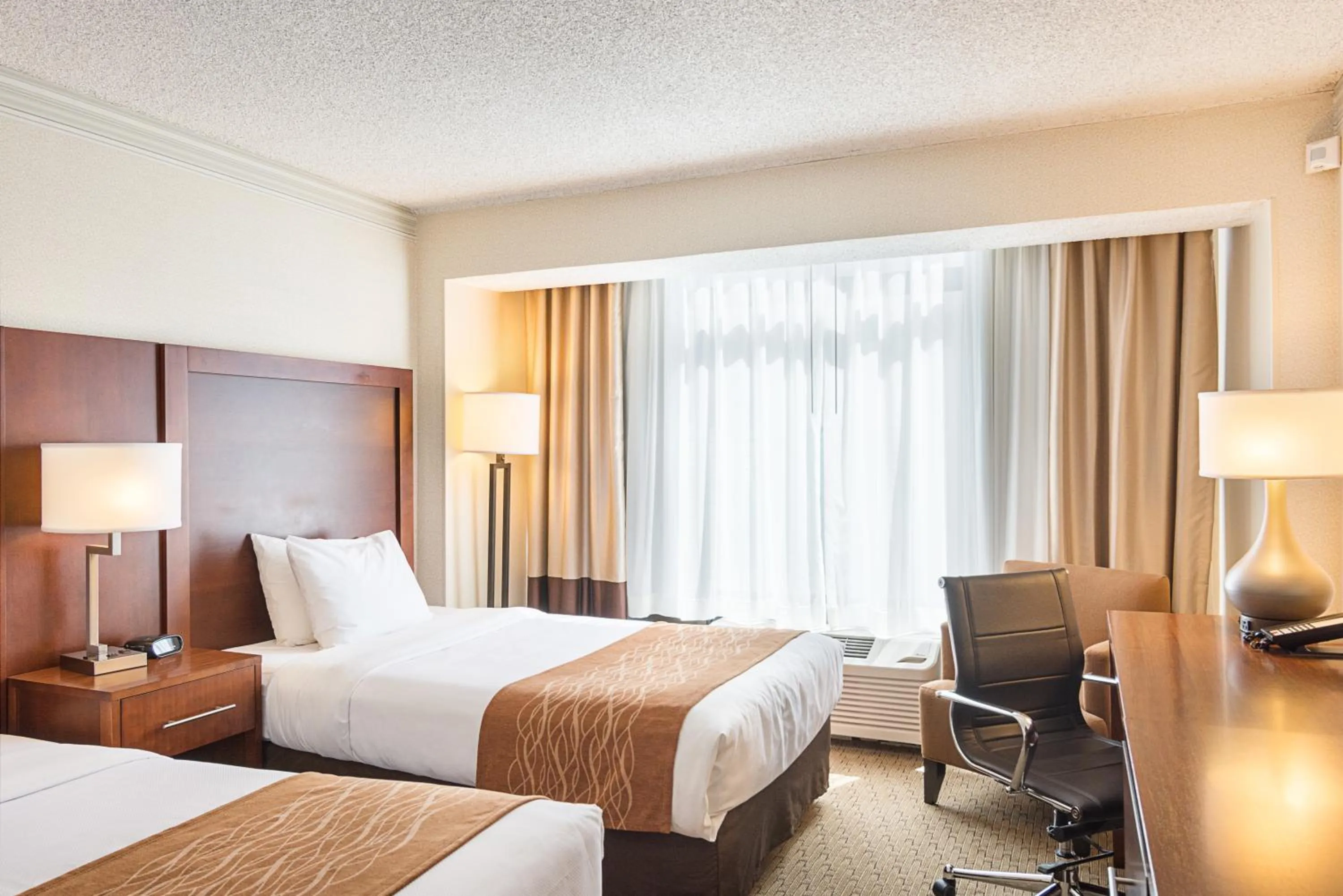 Photo of the whole room, Bed in Comfort Inn By the Bay