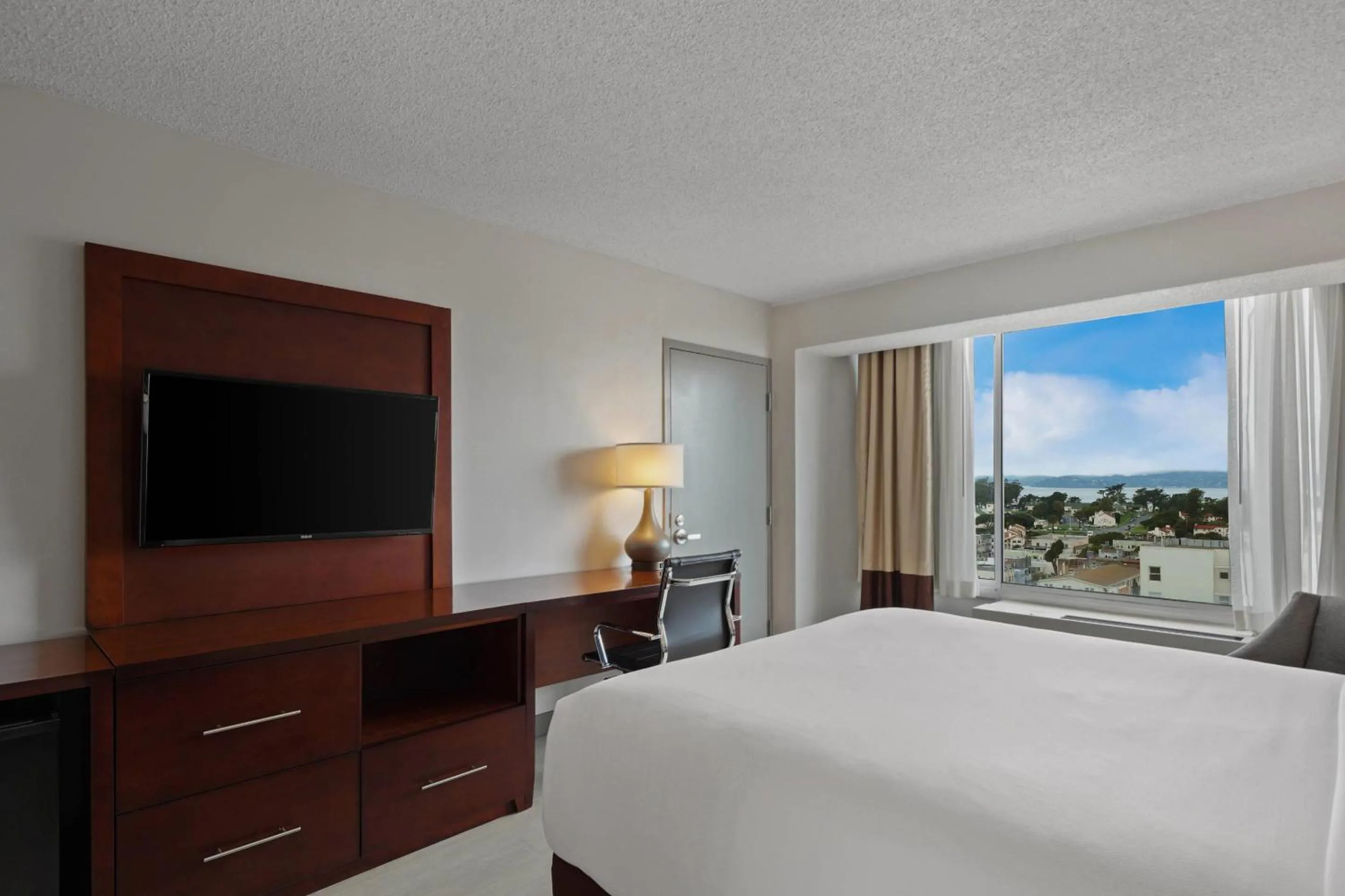 Bedroom, Bed in Comfort Inn By the Bay