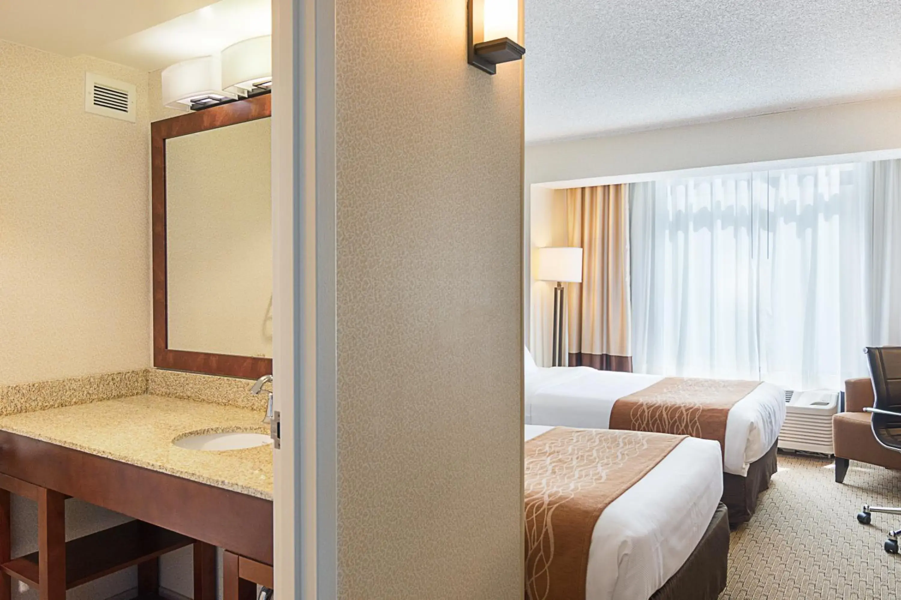 Twin Room - Accessible/Nonsmoking in Comfort Inn By the Bay Twin Room - Accessible/Nonsmoking in Comfort Inn By the Bay