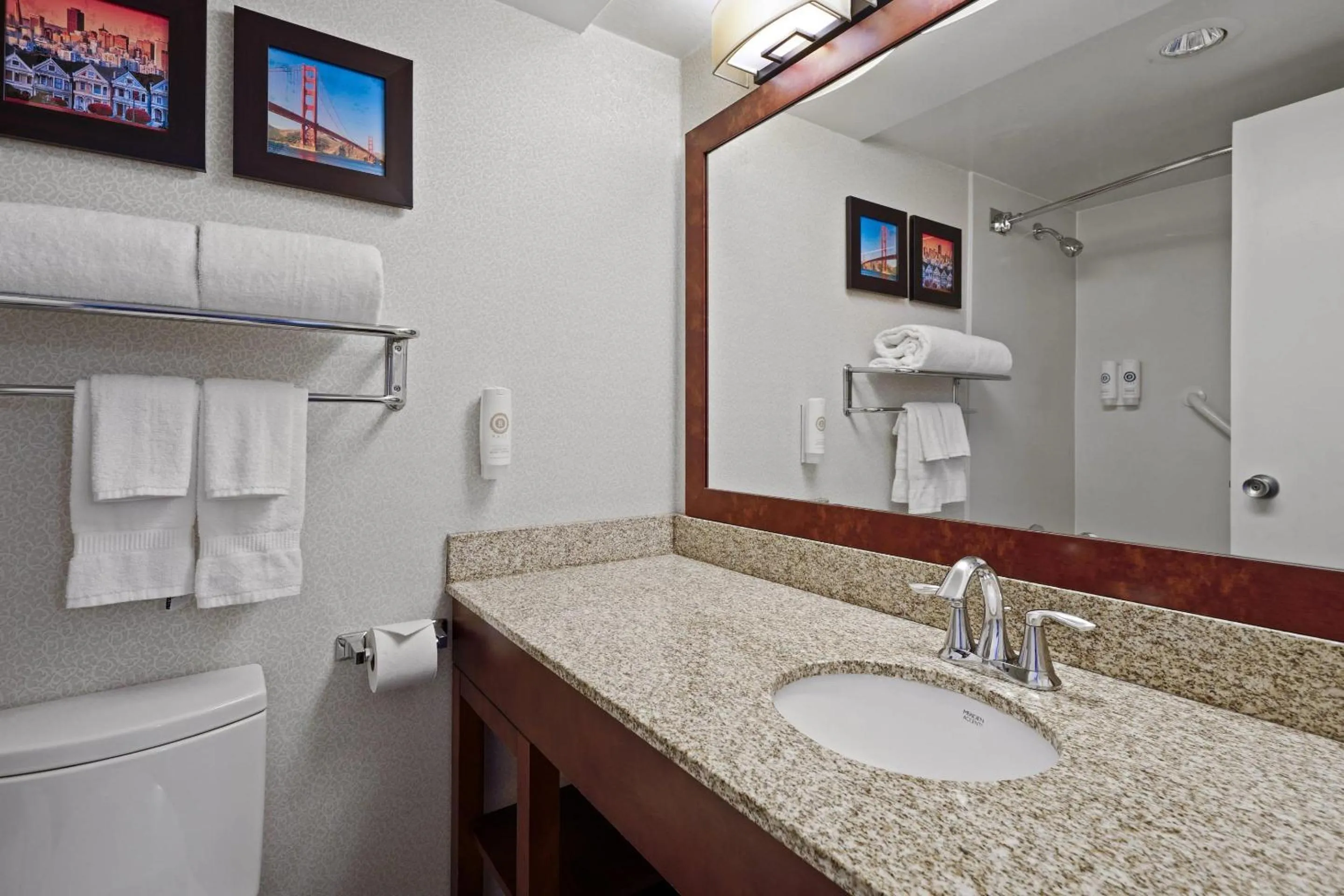 Bedroom in Comfort Inn By the Bay