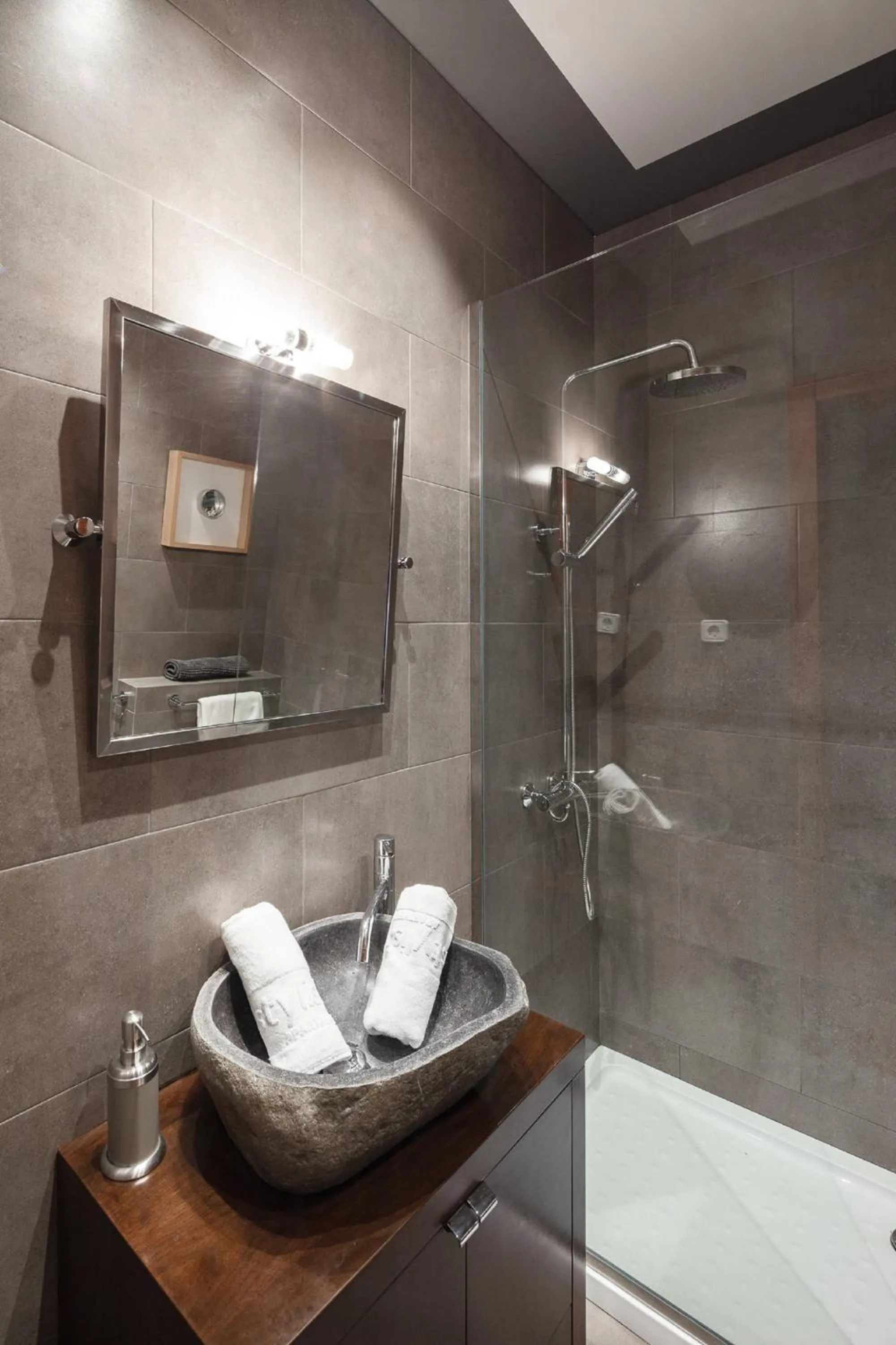 Bathroom in You Stylish City Center Apartments