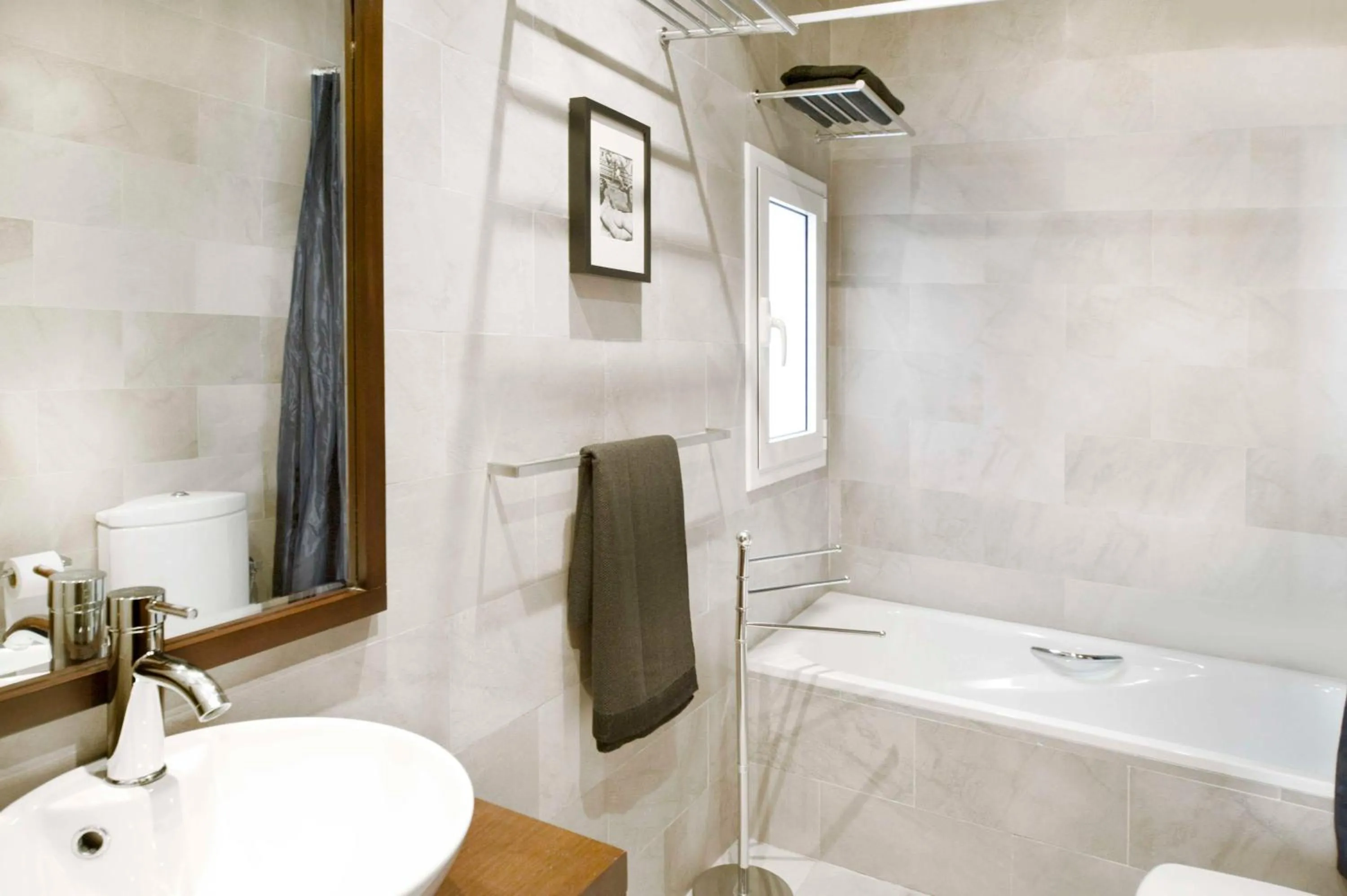 Bathroom in You Stylish City Center Apartments